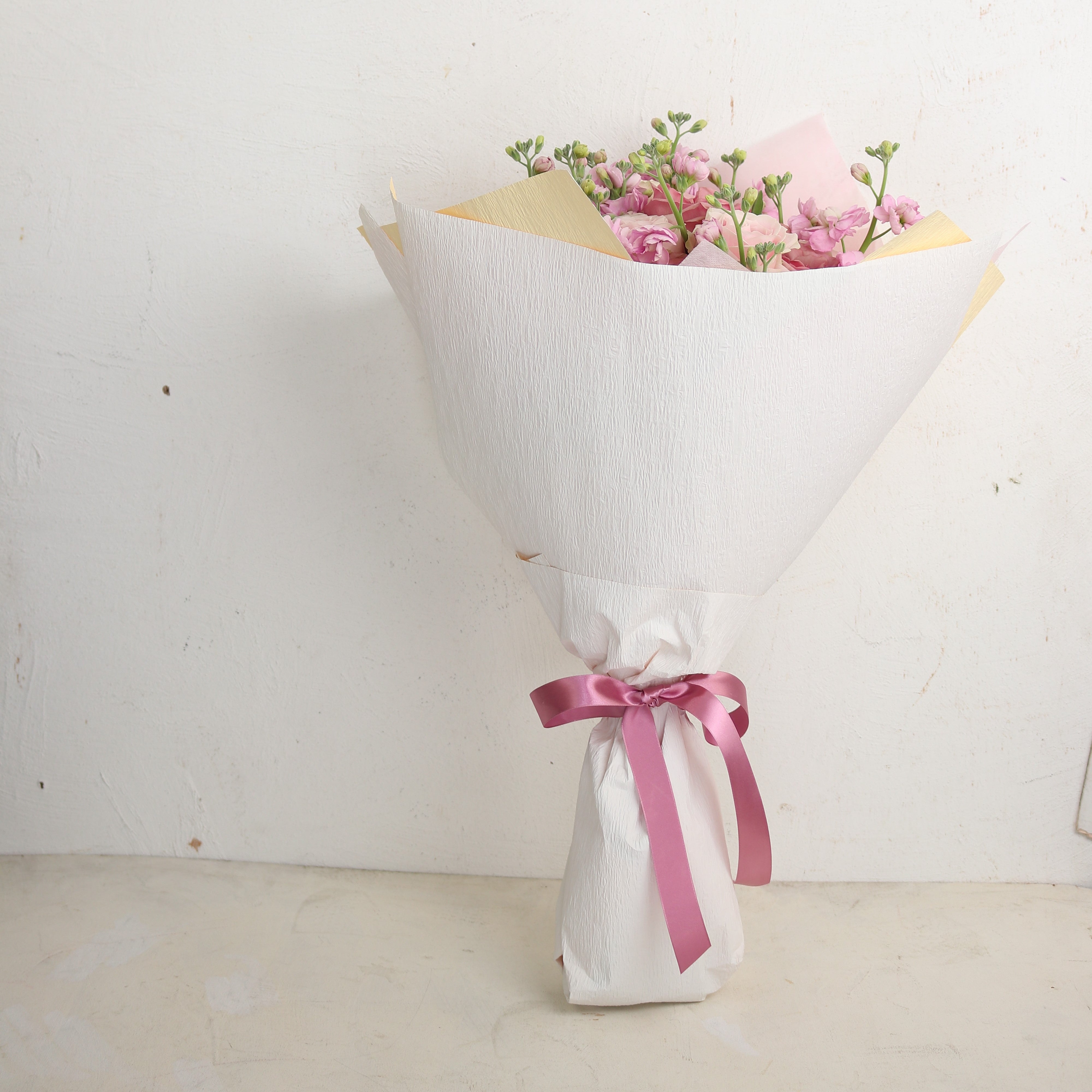 バラの花束「誓いの花束 巨大輪12本のピンクのバラアンティーク調ブーケ」レッド系 ギフト プレゼント プロポーズ 2Lサイズ