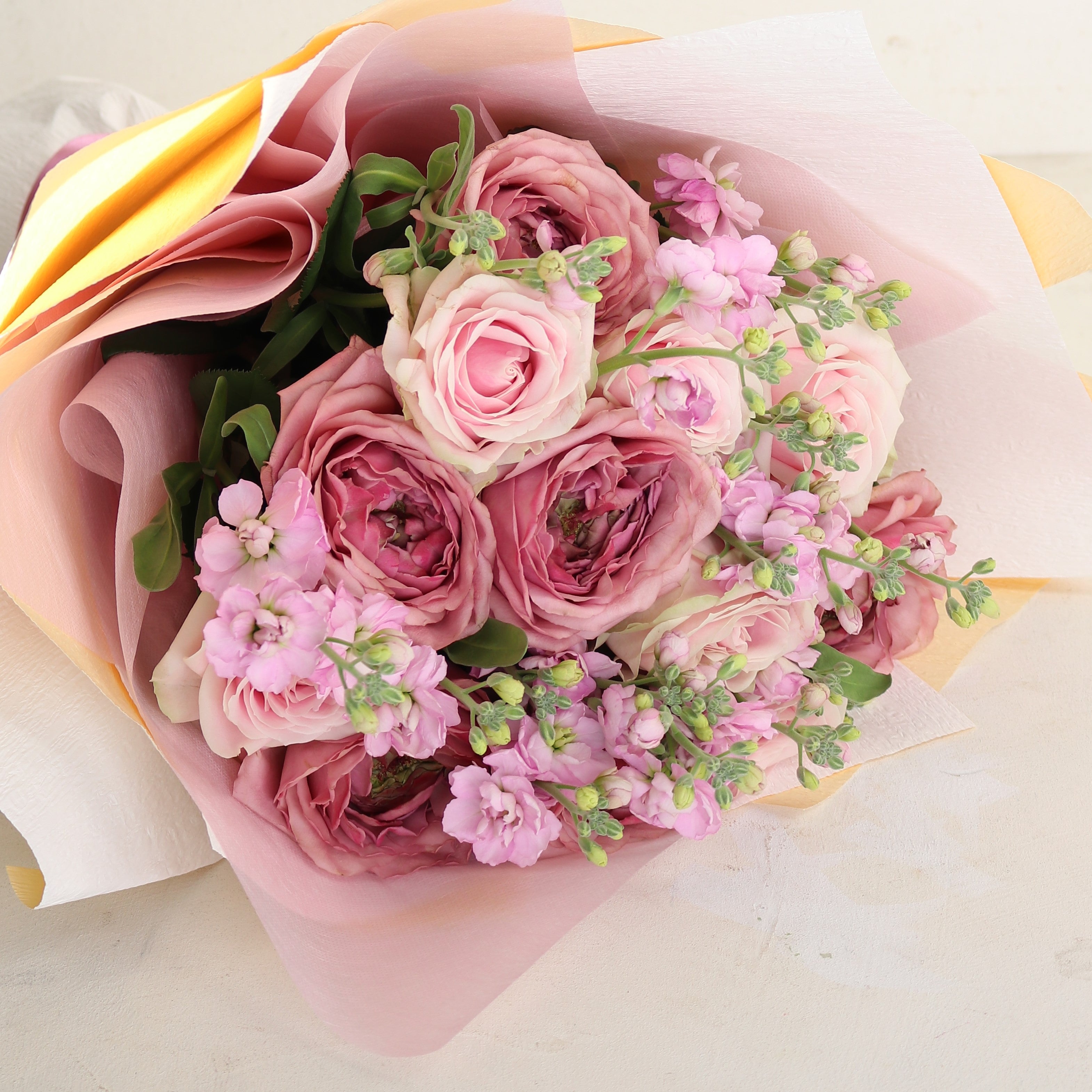 バラの花束「誓いの花束 巨大輪12本のピンクのバラアンティーク調ブーケ」レッド系 ギフト プレゼント プロポーズ 2Lサイズ