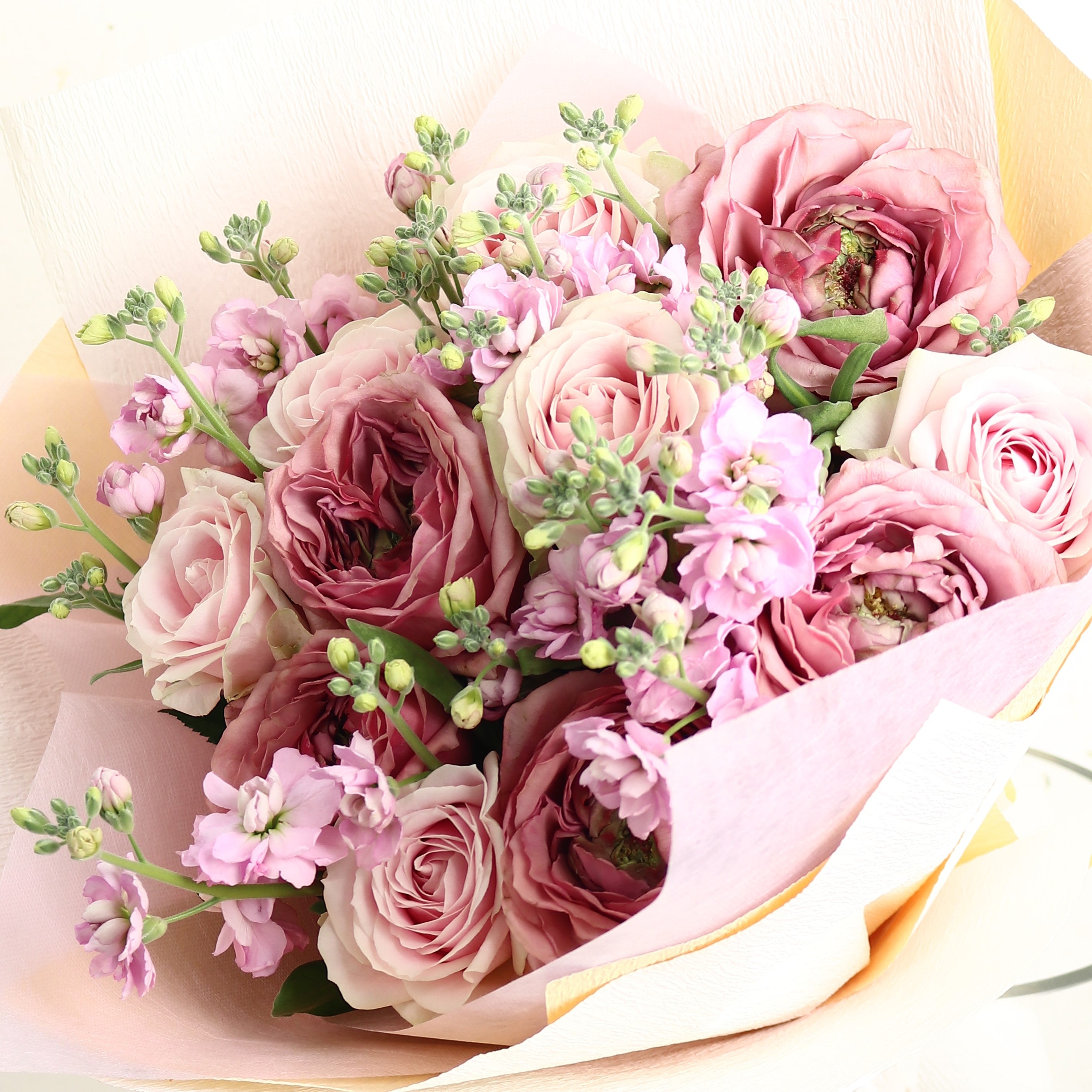 バラの花束「誓いの花束 巨大輪12本のピンクのバラアンティーク調ブーケ」レッド系 ギフト プレゼント プロポーズ 2Lサイズ