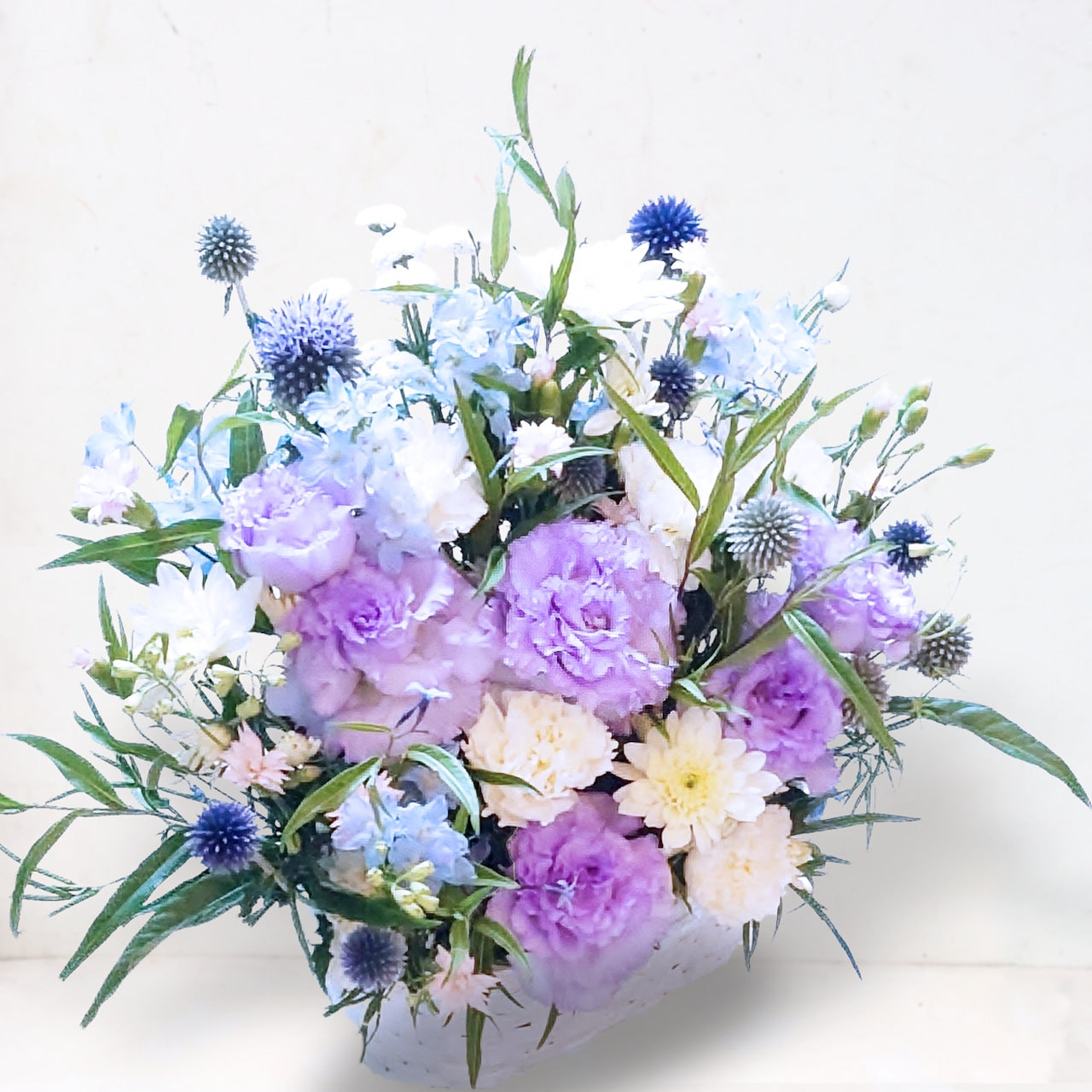 アレンジメント「パステルパープルの優しい色合いアレンジメント」Mサイズ トルコギキョウ デルフィニウム