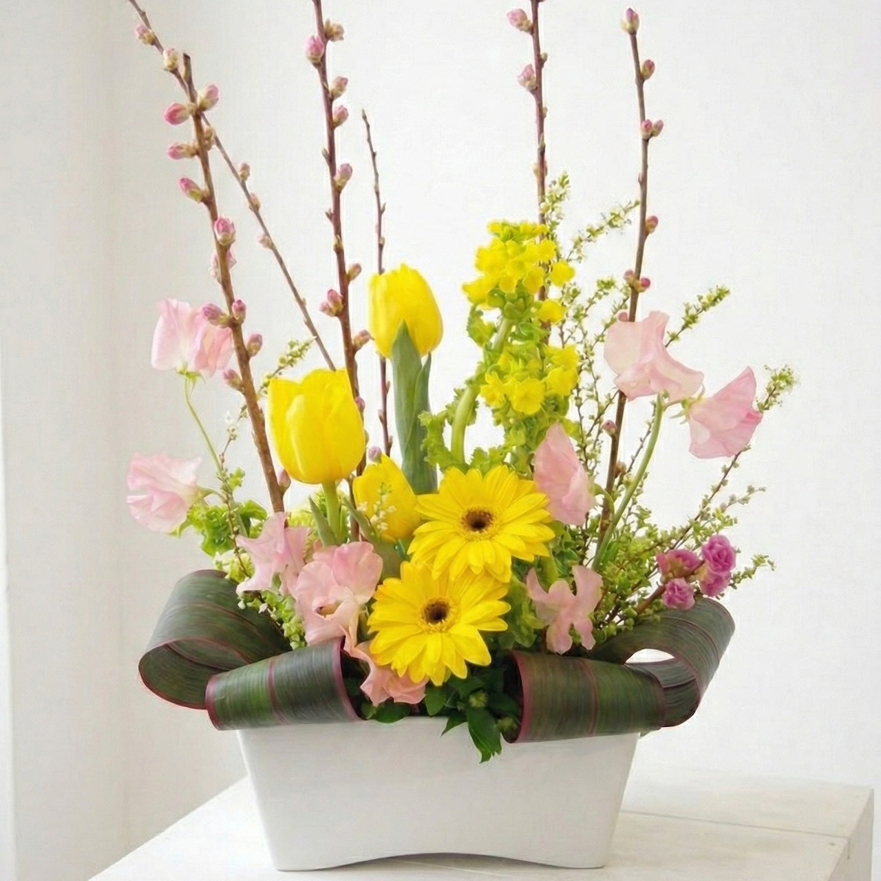 アレンジメント「桃の節句のお祝いアレンジメント」Sサイズ お雛祭り おひなさま 上巳の節句 ギフト