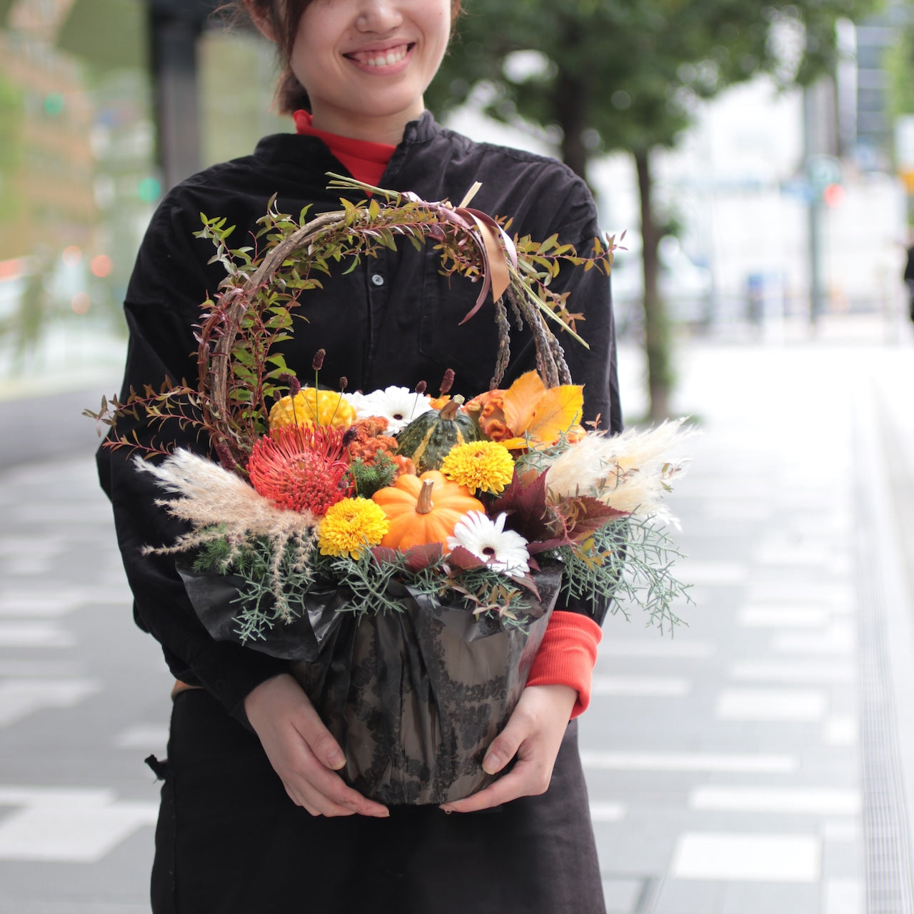 ハロウィン アレンジメント「HAPPY Halloween !! ARRANGEMENT」ギフト 生花 お祝い Lサイズ 黄色オレンジ色系 13,000円(税抜)