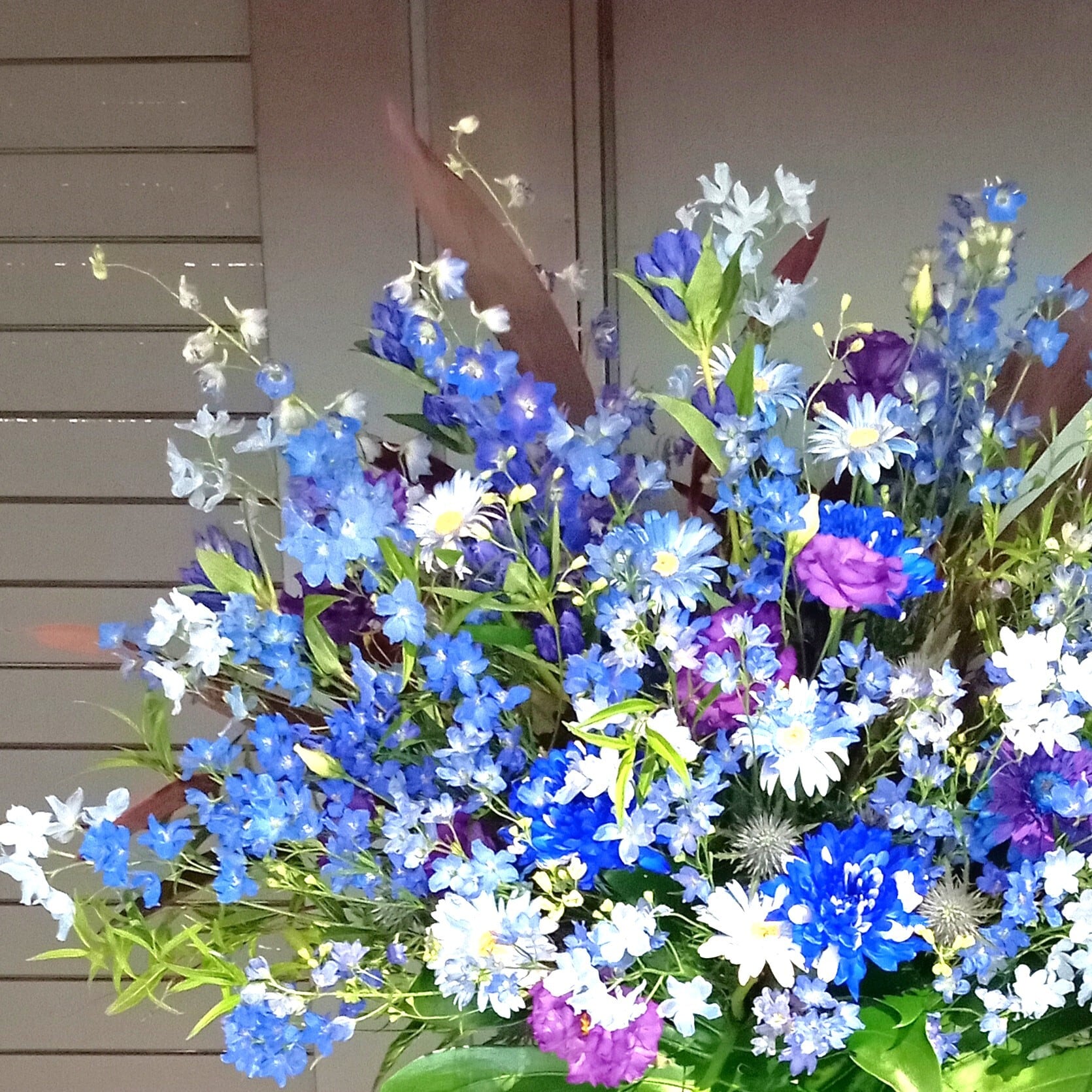 スタンド花「爽やかなブルー系のスタンド1段」お祝い花 フラワースタンド 青系 1段パイプ 開店祝 開業祝 出演祝