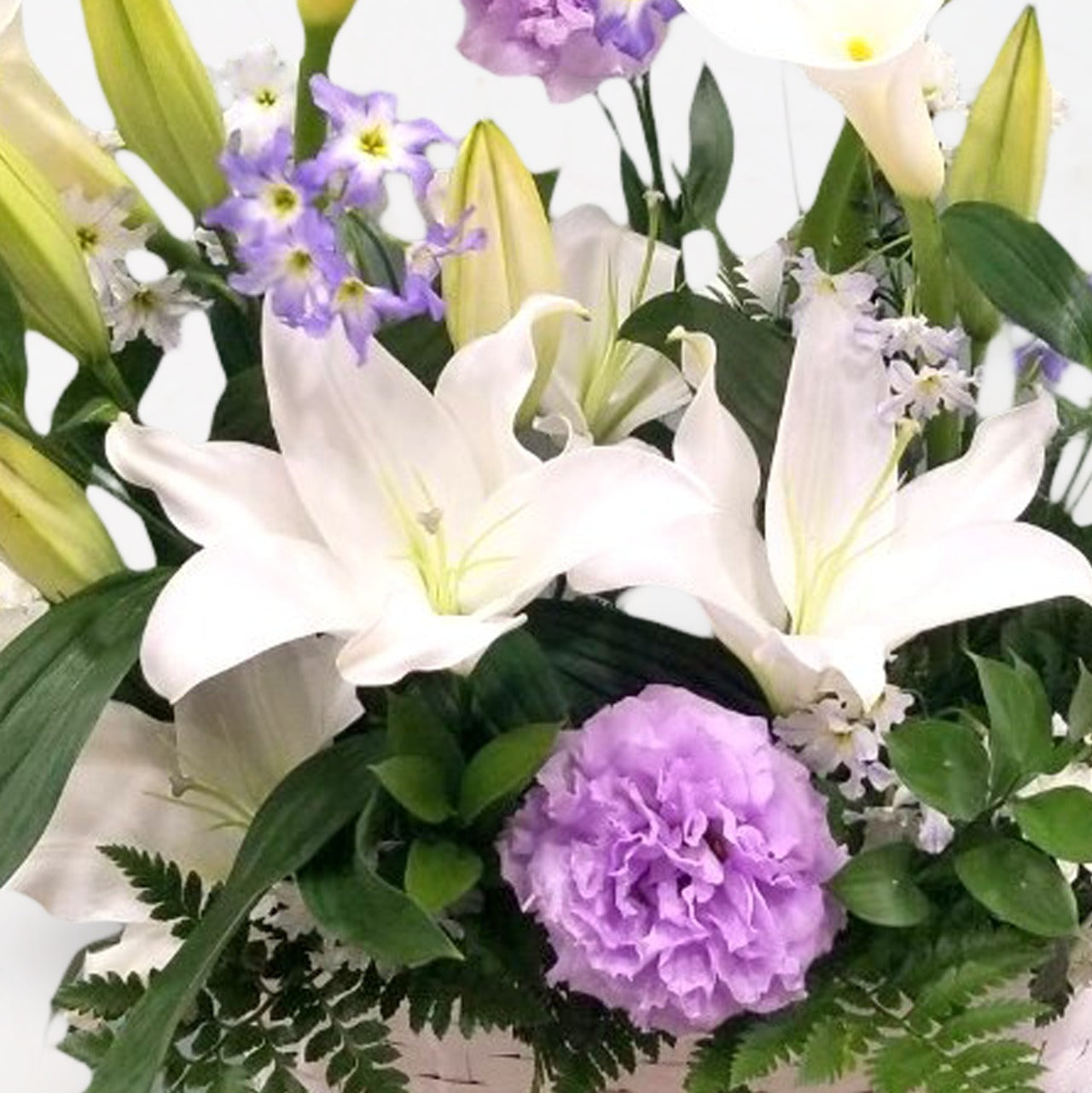 御供花 アレンジメント「白いユリとカラーと紫のトルコギキョウお供え花」Lサイズ ユリ カラー トルコギキョウ ホワイト グリーン 15000円(税別)