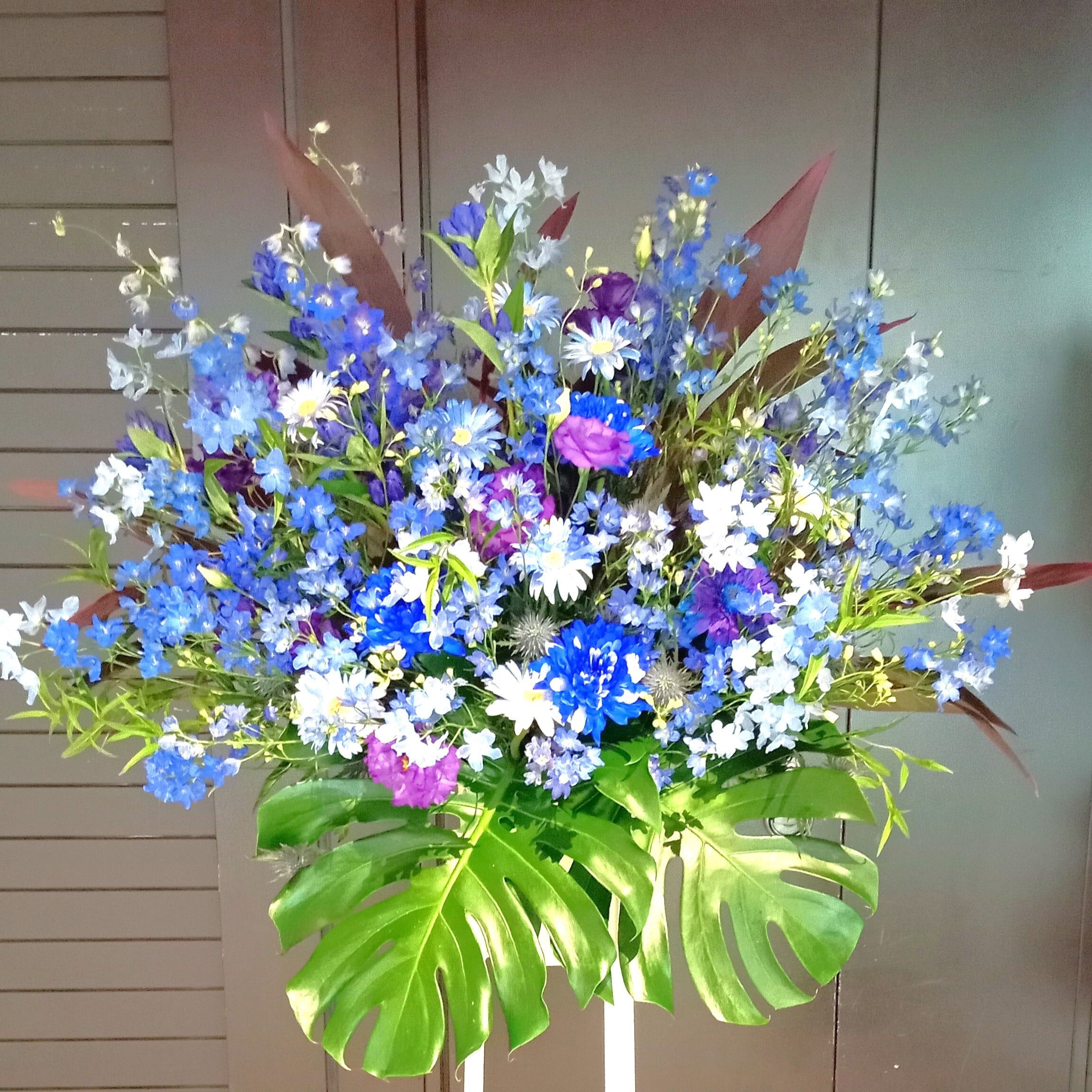 スタンド花「爽やかなブルー系のスタンド1段」お祝い花 フラワースタンド 青系 1段パイプ 開店祝 開業祝 出演祝