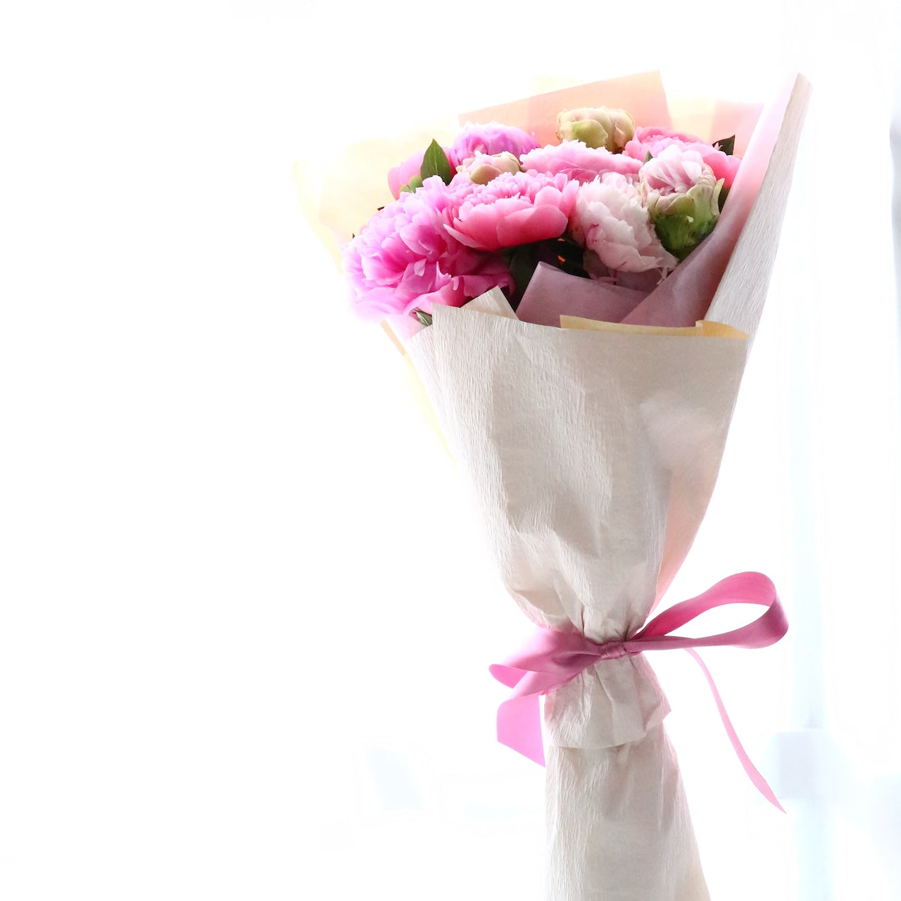 シャクヤク 花束「東雲~大輪シャクヤクのスィートピンク系MIX12本ブーケ」ダズンピオニー Lサイズ 芍薬 ブーケ サーモンピンク ピンク 東雲色 誕生日 退職祝い 送別祝い プロポーズ 結婚祝い