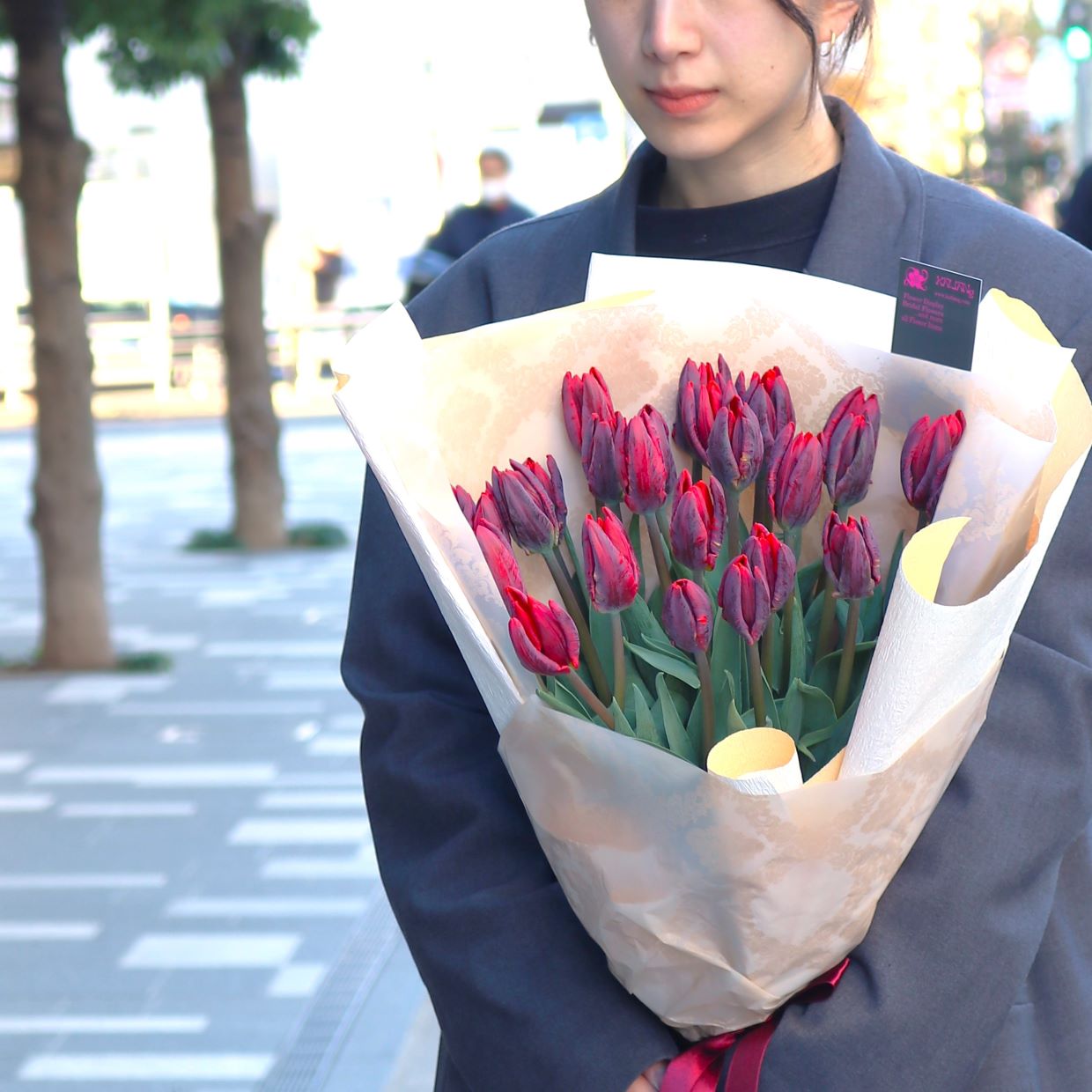 春の花束「春を彩るチューリップの花束 赤系MIX30本」Lサイズ ブーケ お誕生日 お祝い 卒業 入学 離職 就職 就任