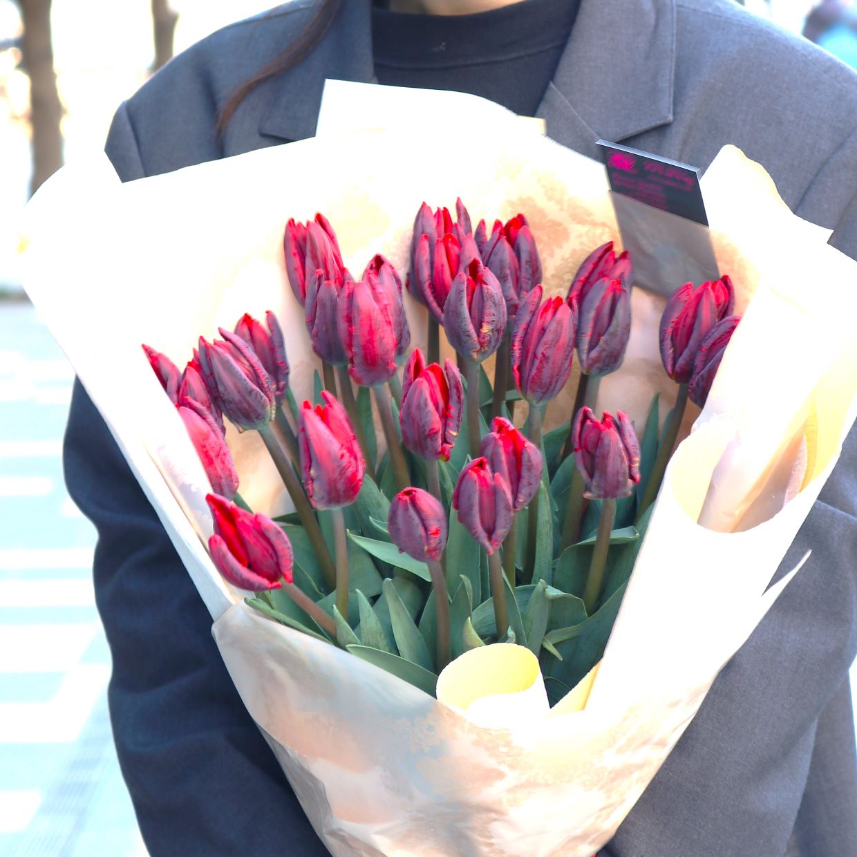 春の花束「春を彩るチューリップの花束 赤系MIX30本」Lサイズ ブーケ お誕生日 お祝い 卒業 入学 離職 就職 就任