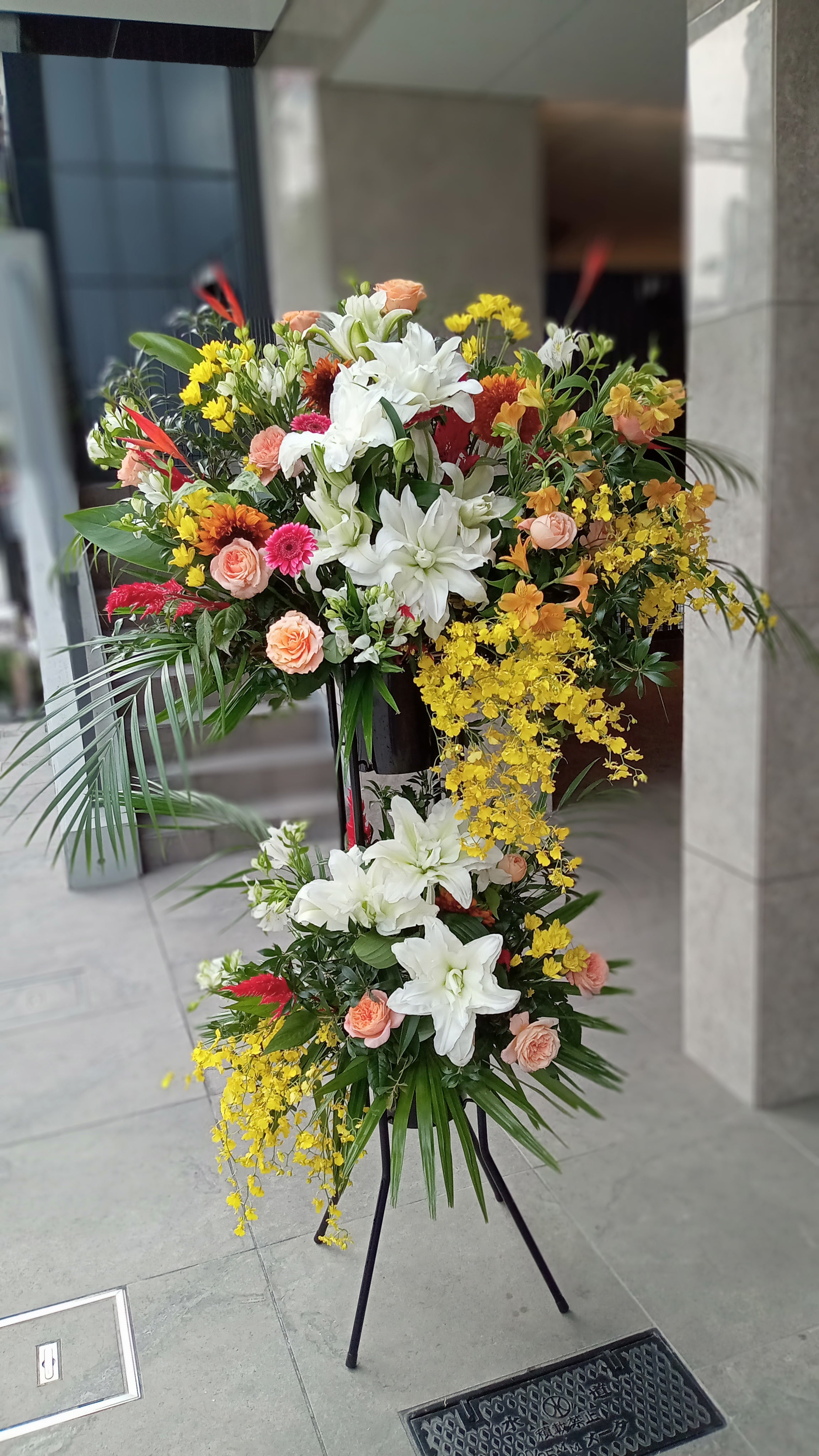 スタンド花「黄色オレンジミックスカラースタンド2段」お祝い花 フラワースタンド 黄色オレンジ系MIX 2段パイプ 開店祝い 開業祝い