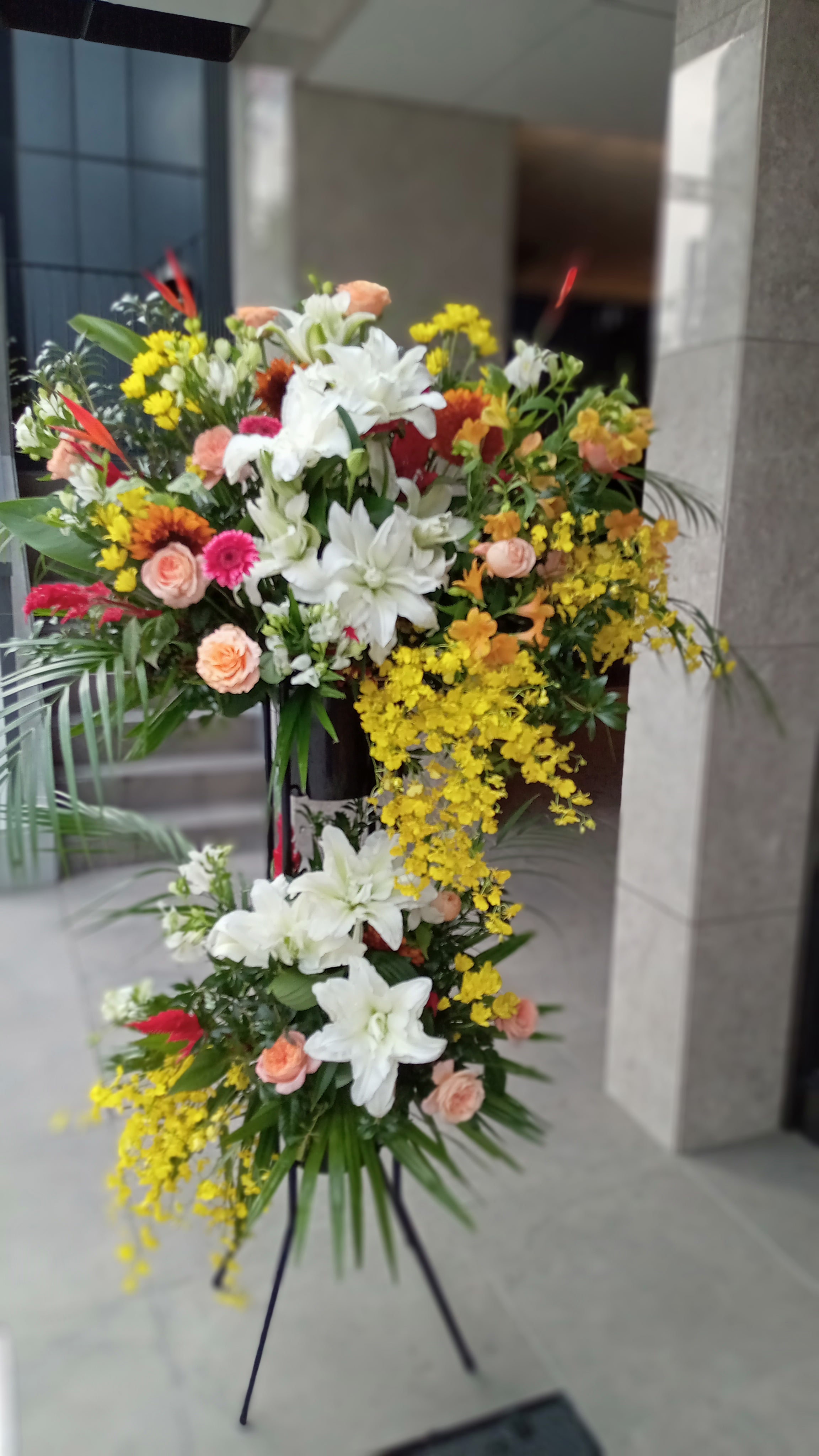 スタンド花「黄色オレンジミックスカラースタンド2段」お祝い花 フラワースタンド 黄色オレンジ系MIX 2段パイプ 開店祝い 開業祝い