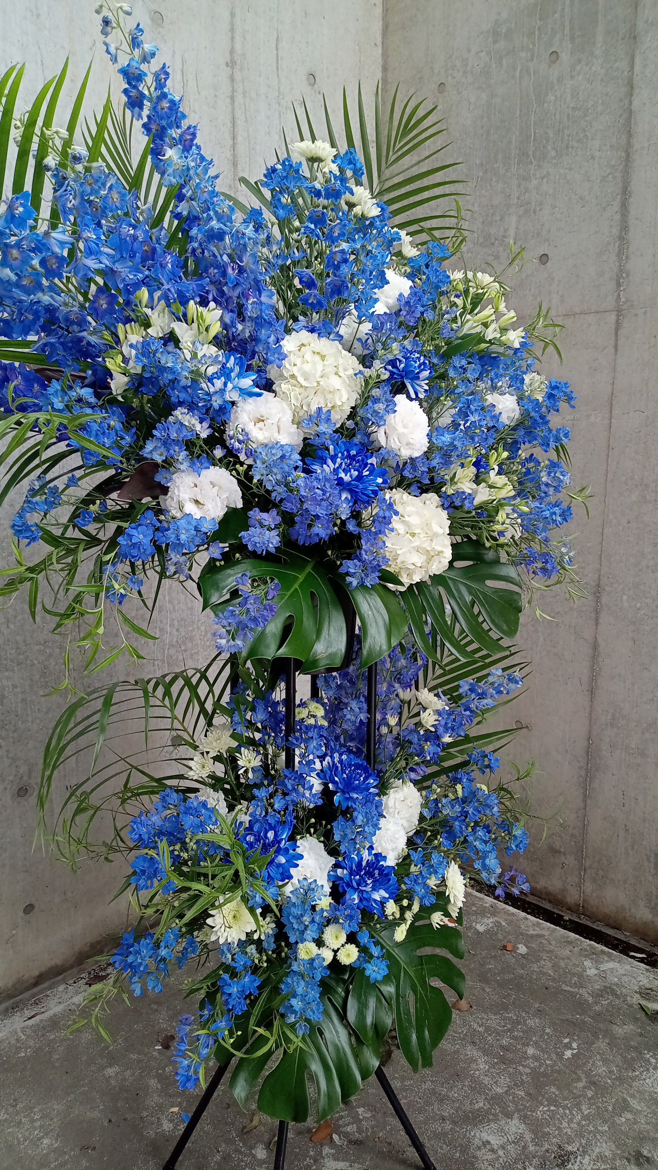 スタンド花「爽やかなブルー系のスタンド2段」お祝い花 フラワースタンド 青系 2段パイプ 開店祝 開業祝 出演祝