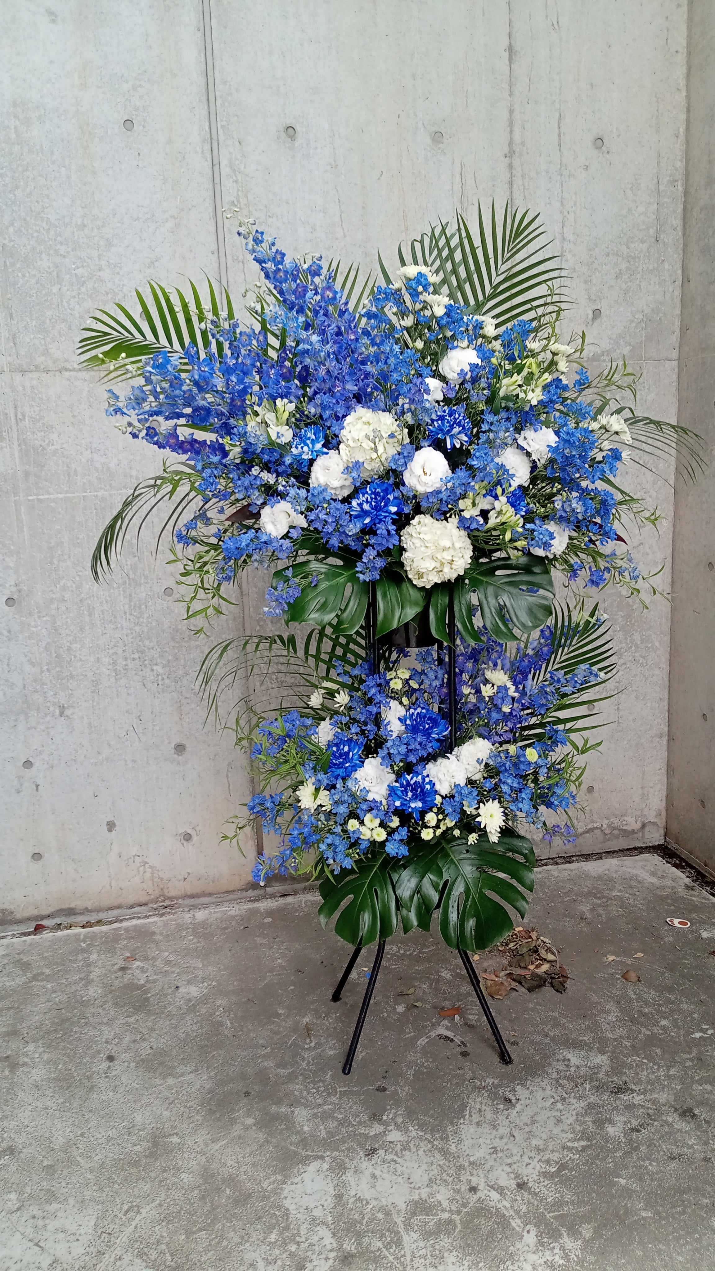 スタンド花「爽やかなブルー系のスタンド2段」お祝い花 フラワースタンド 青系 2段パイプ 開店祝 開業祝 出演祝