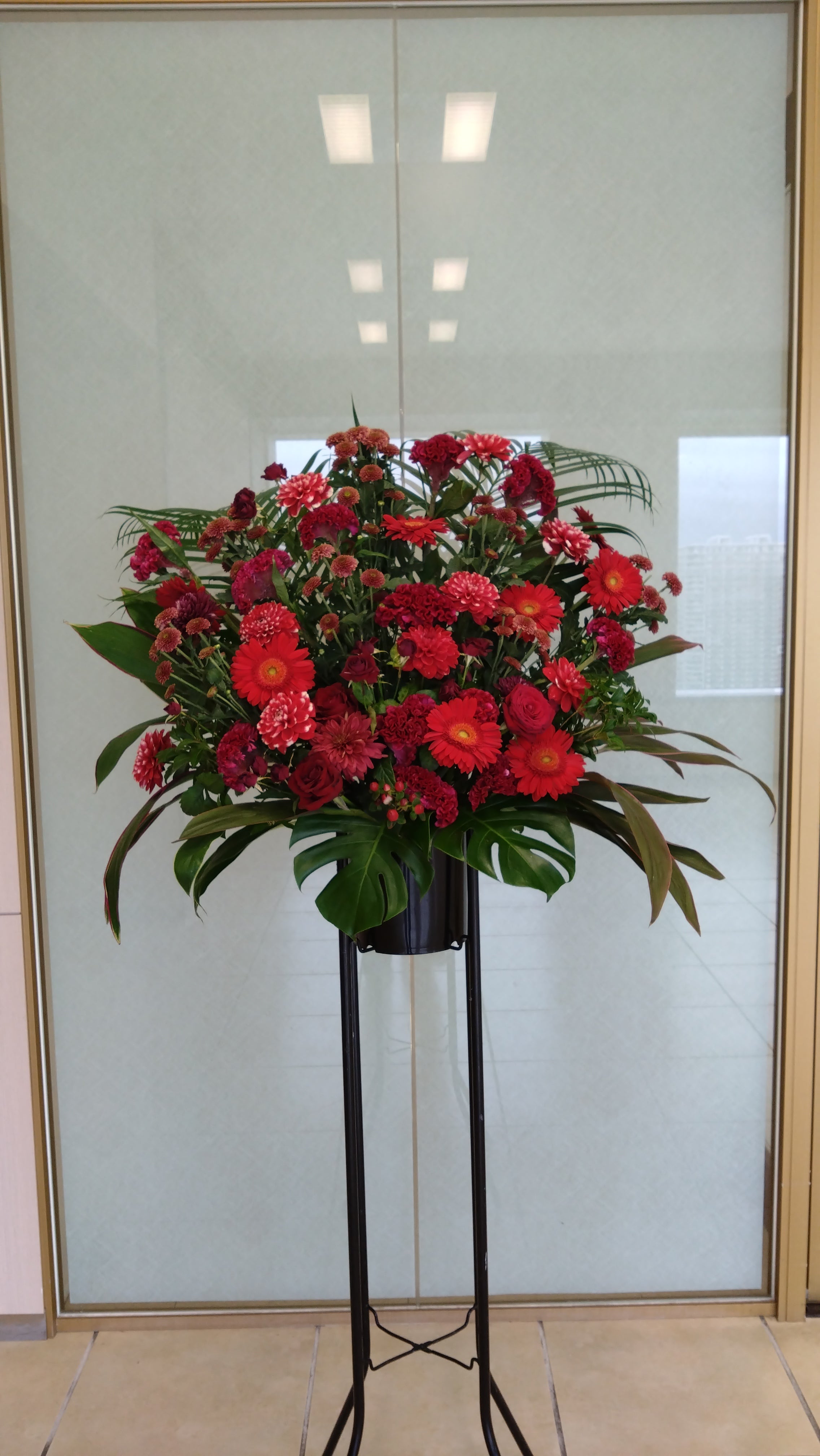 スタンド花「赤系スタンド1段」お祝い花 フラワースタンド レッド系 赤 1段パイプ 開店祝い 開業祝い