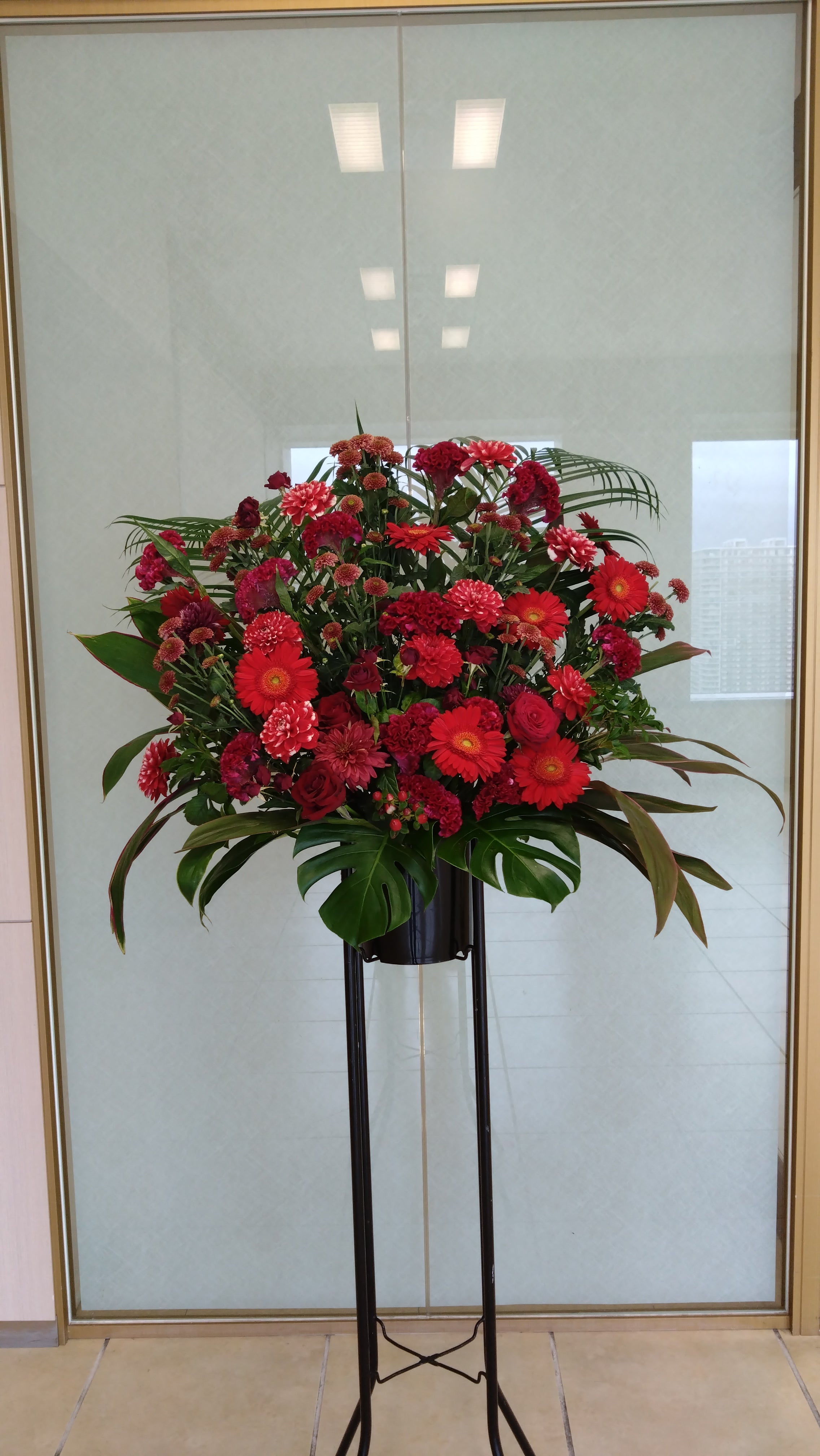 スタンド花「赤系スタンド1段」お祝い花 フラワースタンド レッド系 赤 1段パイプ 開店祝い 開業祝い