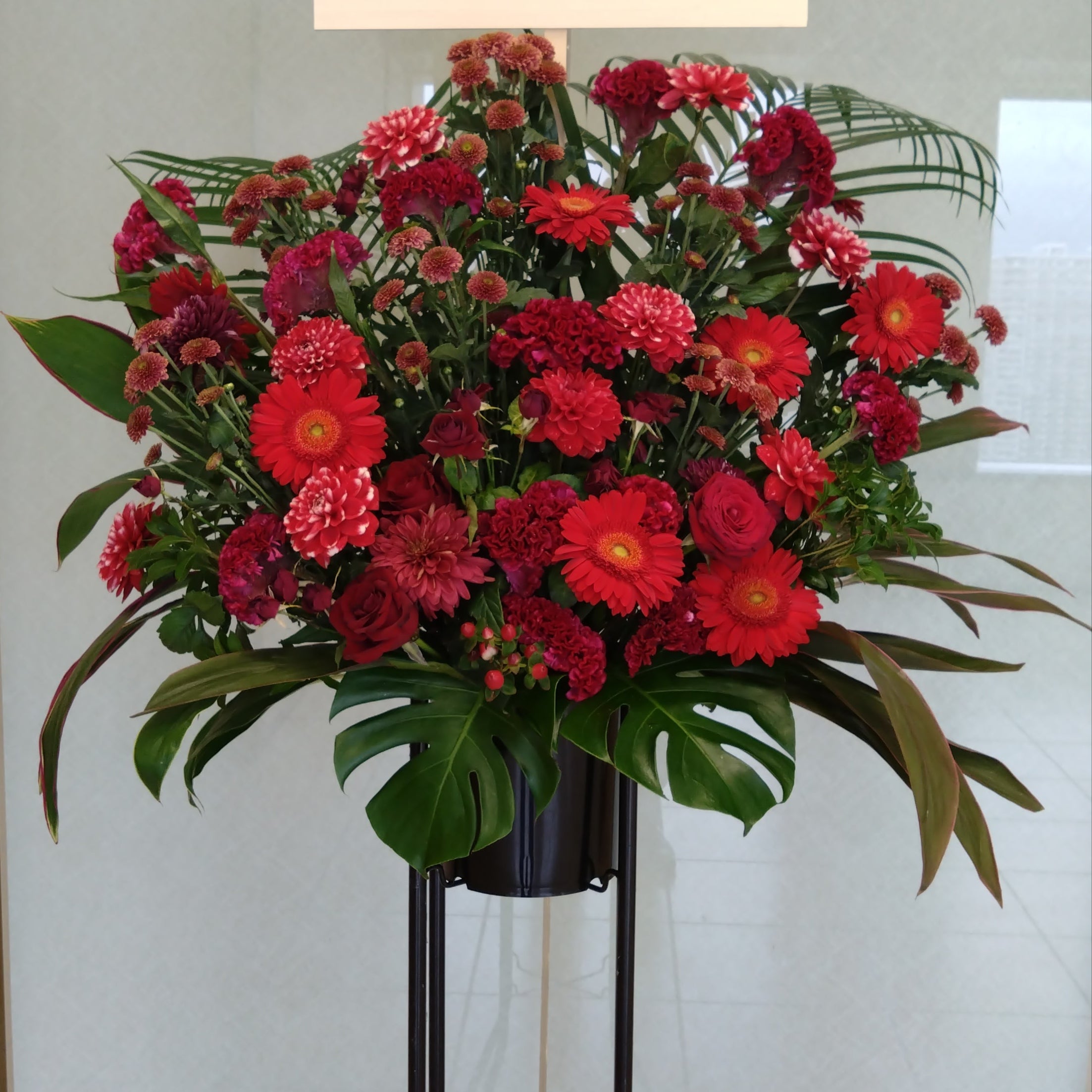 スタンド花「赤系スタンド1段」お祝い花 フラワースタンド レッド系 赤 1段パイプ 開店祝い 開業祝い
