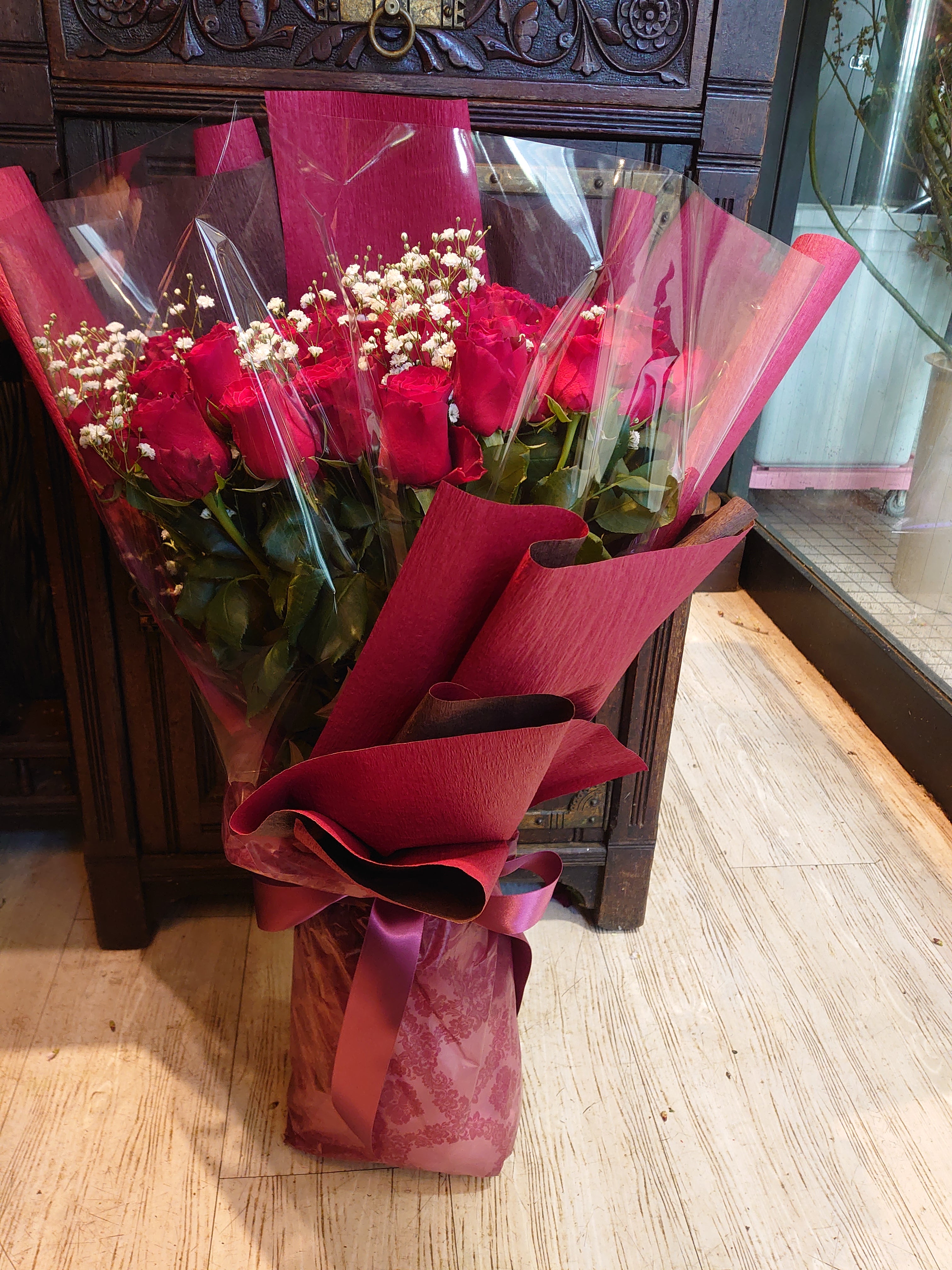 赤いバラの花束 45本とかすみ草 (RED ROSE 45 & Baby Breath)