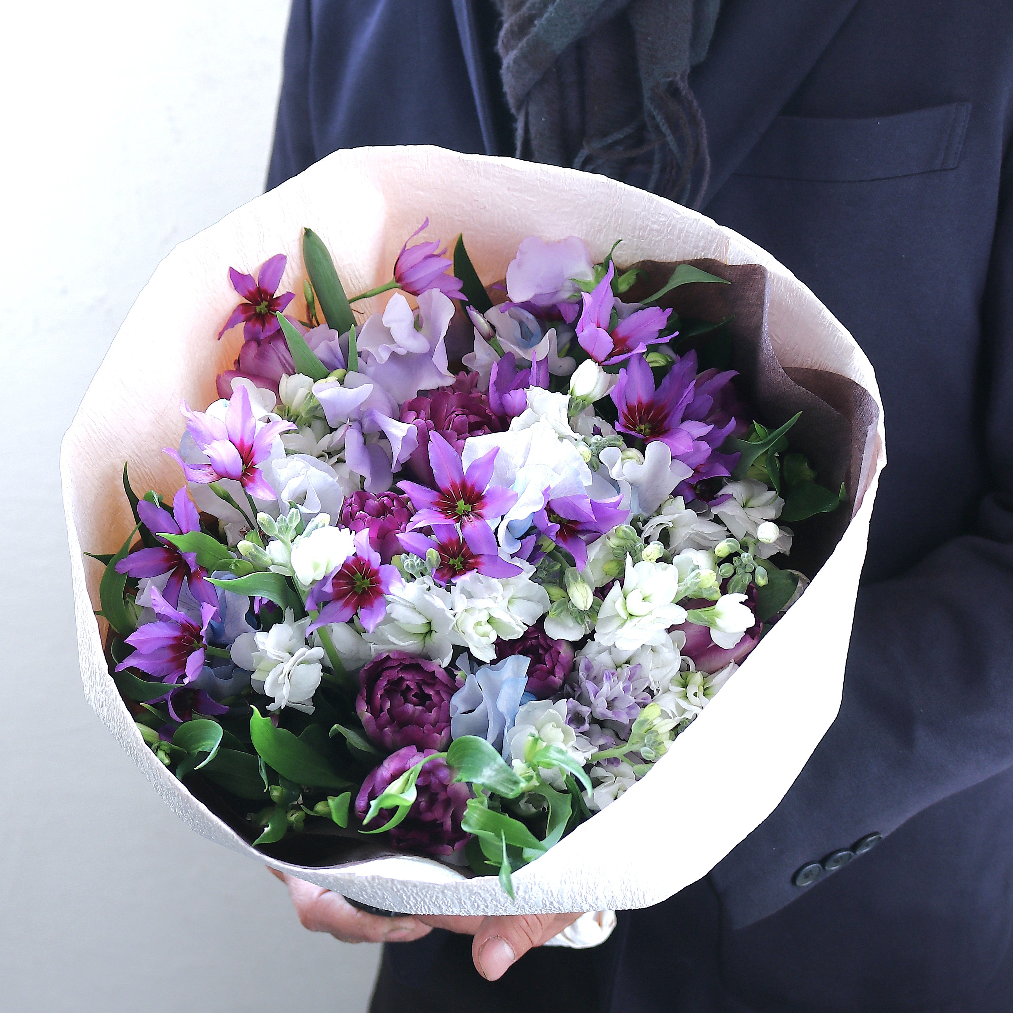 春の花束「春の香りをぎゅっと詰め込んだ紫系の大人ミックスブーケ」Mサイズ バレンタインデー お誕生日 結婚式 送別 プレゼント ギフト