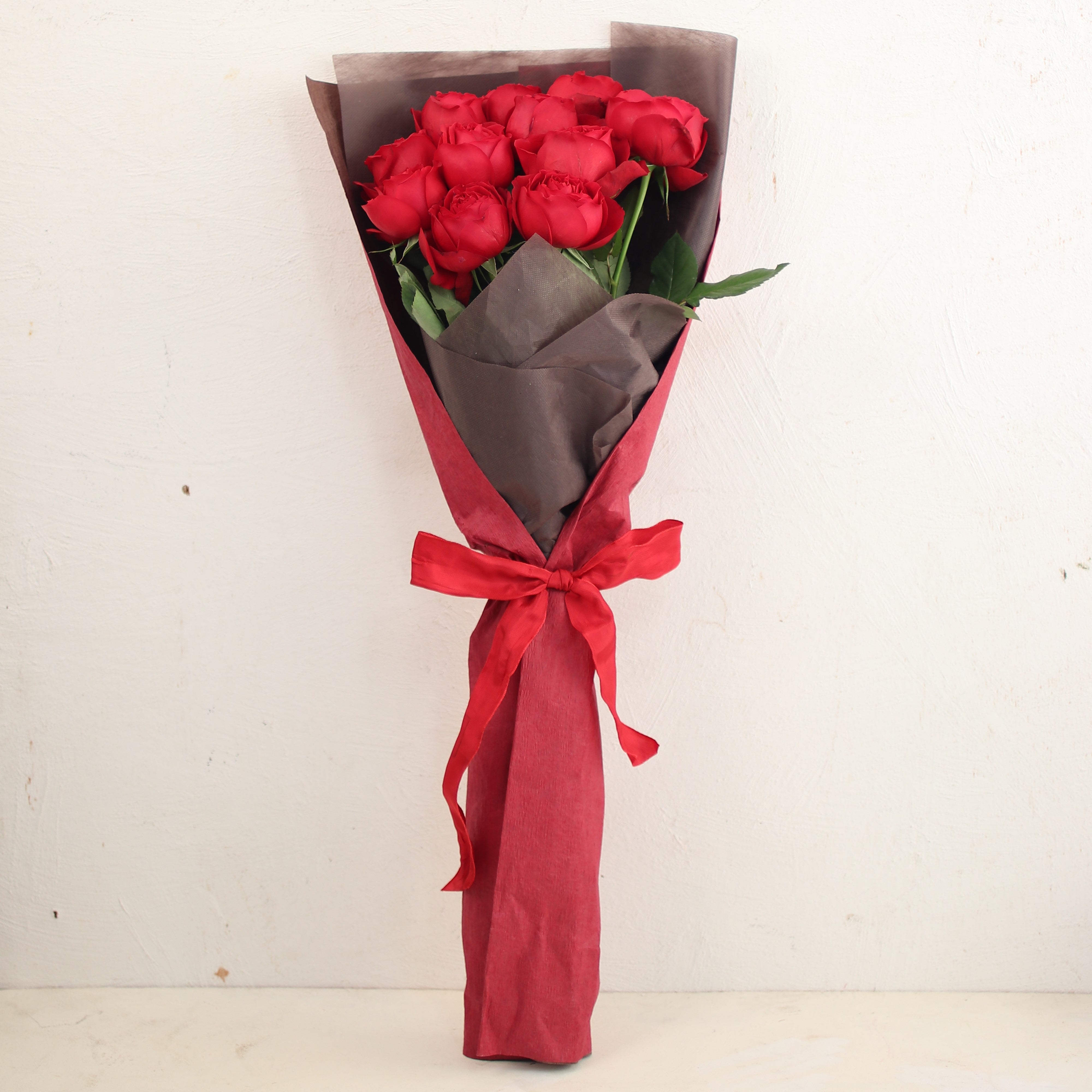 バラの花束「誓いの花束 大輪12本の赤バラ「レッドエレガンス」のブーケ」レッド系 ギフト プレゼント プロポーズ Lサイズ