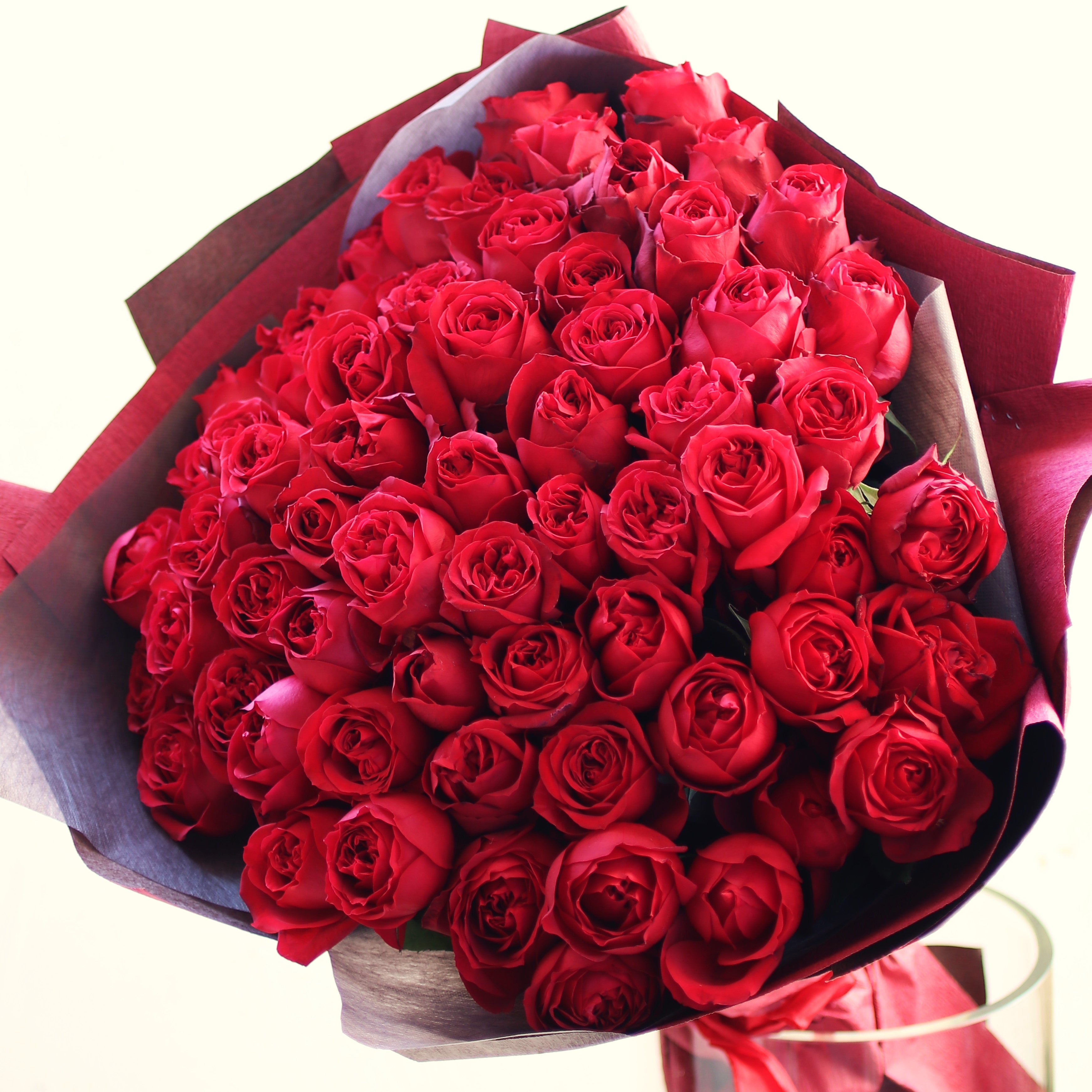 バラの花束「還暦祝い カップ咲き大輪 赤いバラ レッドエレガンスの花束60本」 赤 レッド系 還暦 お誕生日 プロポーズ 結婚式 Mサイズ