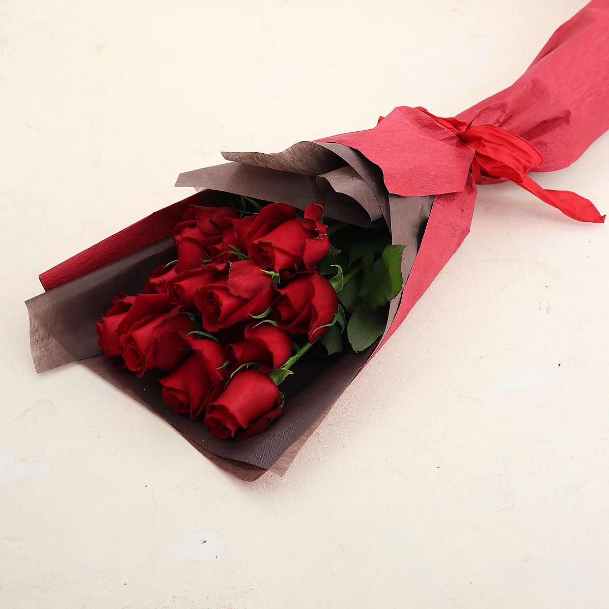 バラの花束「誓いの花束 巨大輪12本の赤バラブーケ」レッド系 ギフト プレゼント プロポーズ 2Lサイズ