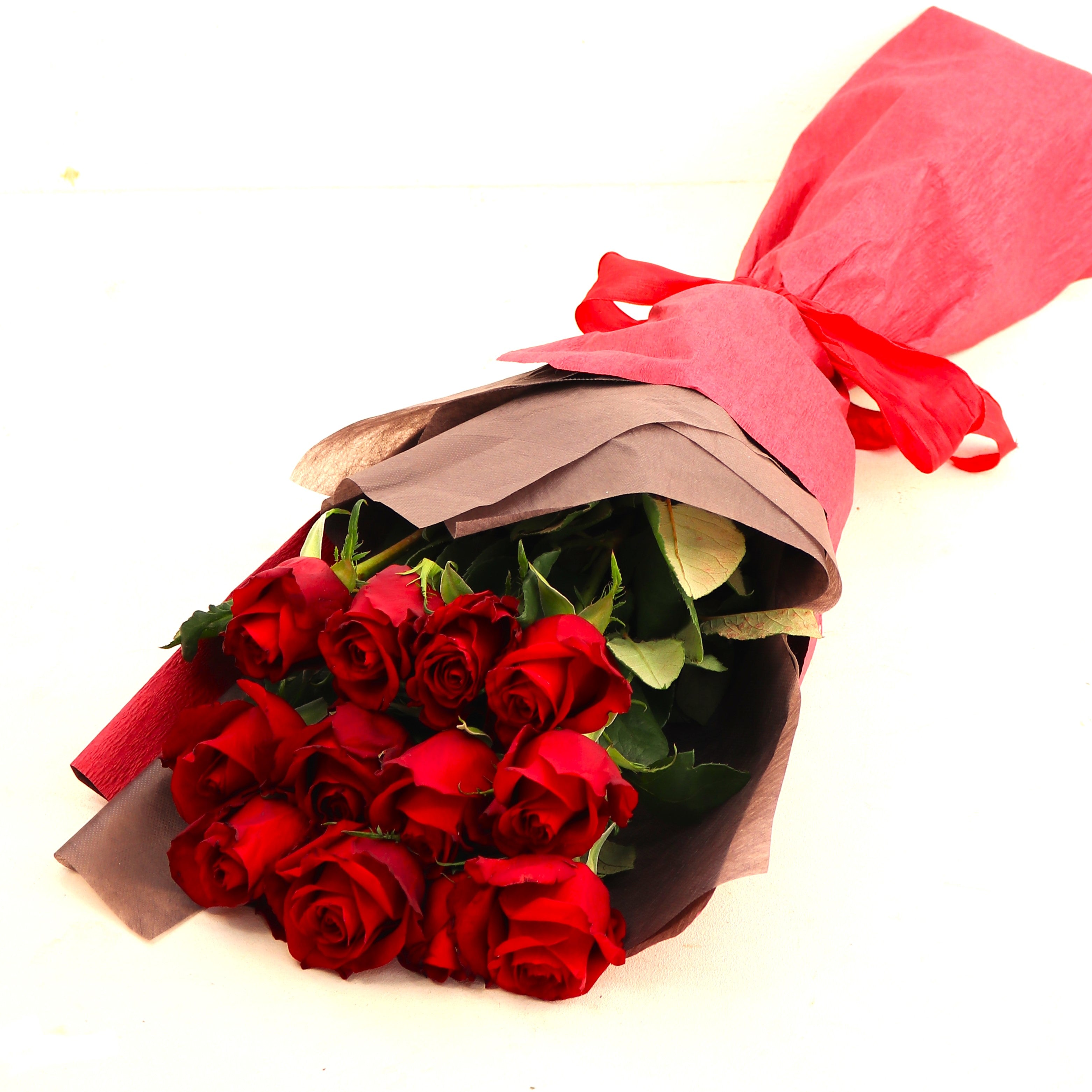 バラの花束「誓いの花束 大輪12本の赤バラブーケ」レッド系 ギフト プレゼント プロポーズ Mサイズ