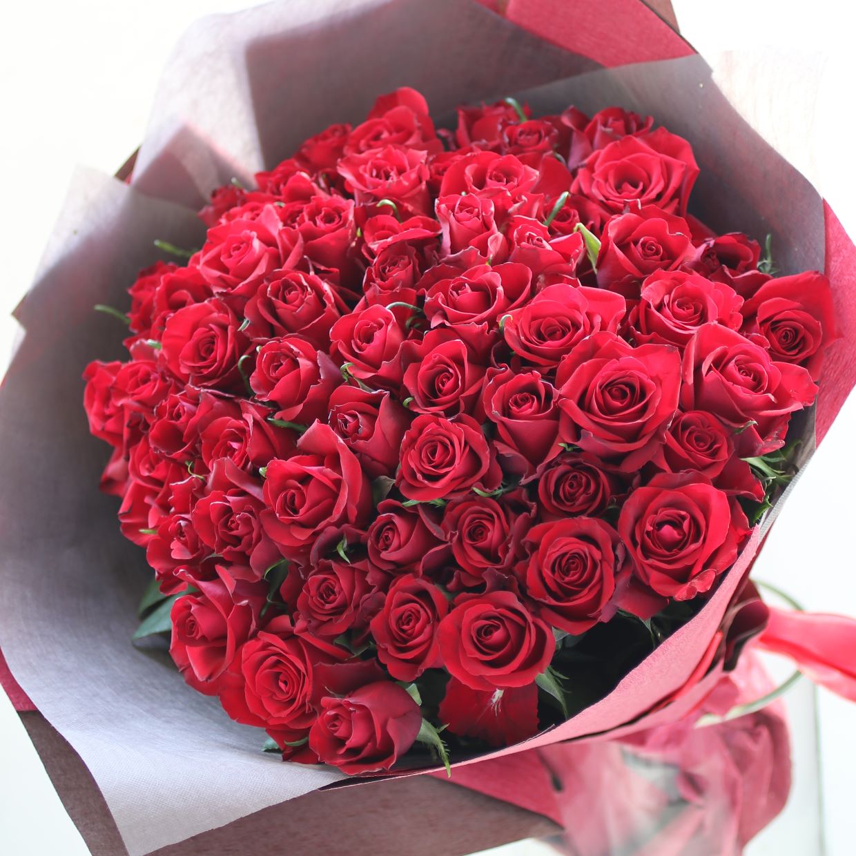 バラの花束「還暦祝い カップ咲き大輪 赤いバラ レッドエレガンスの花束60本」 赤 レッド系 還暦 お誕生日 プロポーズ 結婚式 Mサイズ