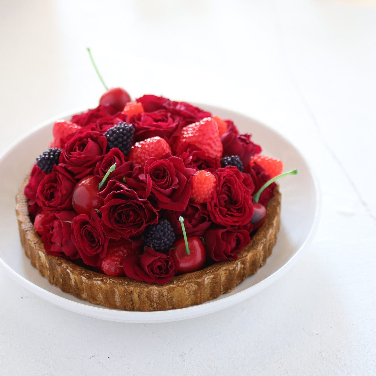 フラワーギフト「タルト風フラワーケーキ赤系」Sサイズ ギフト フラワーアレンジメント 母の日 クリスマス お正月 お誕生日 成人式