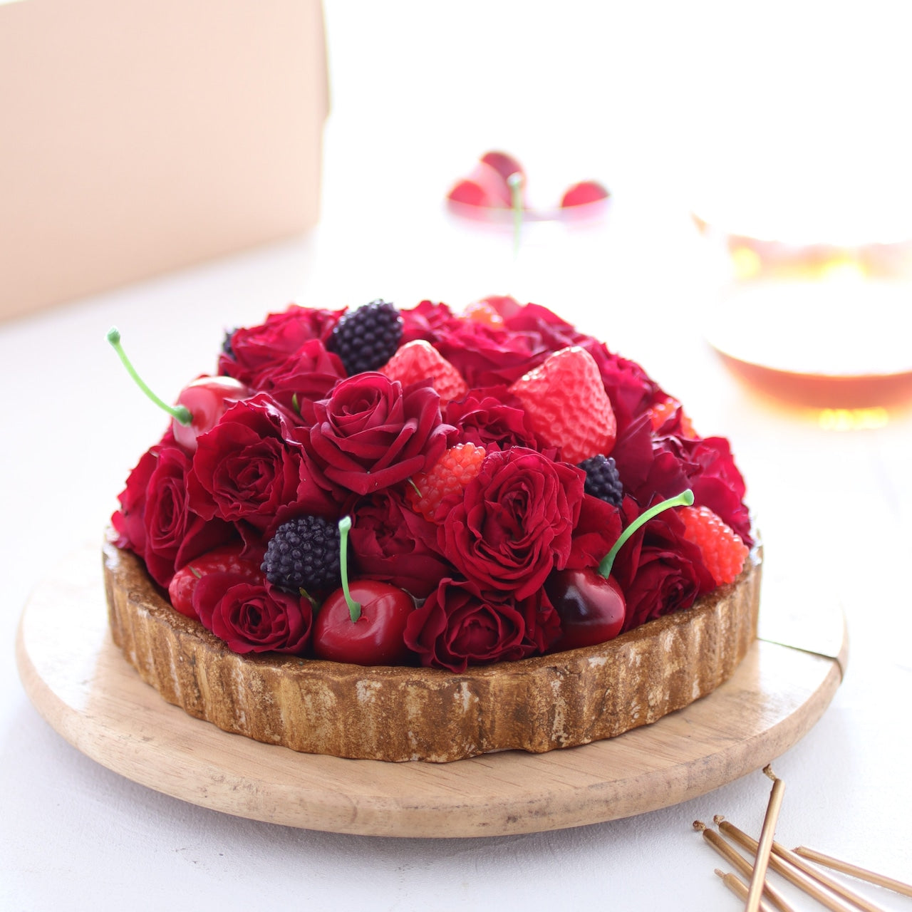 母の日 フラワーギフト「タルト風フラワーケーキ赤系」Sサイズ ギフト フラワーアレンジメント 母の日 クリスマス お正月 お誕生日 成人式