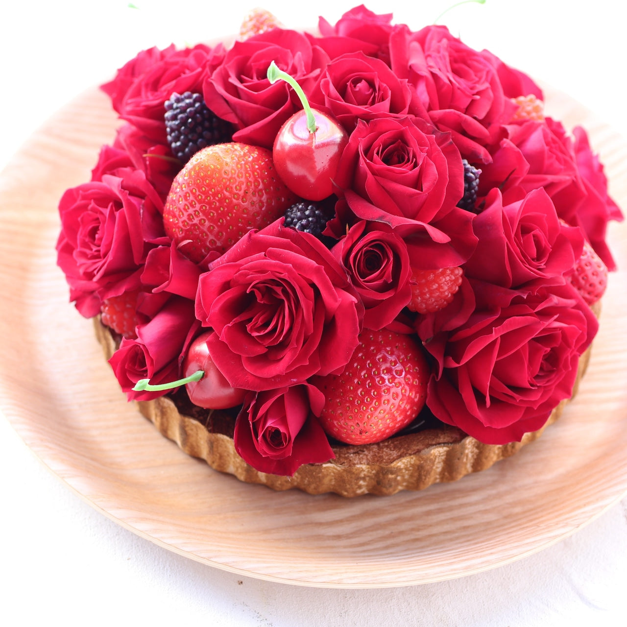 母の日 フラワーギフト「タルト風フラワーケーキ赤系」Sサイズ ギフト フラワーアレンジメント 母の日 クリスマス お正月 お誕生日 成人式