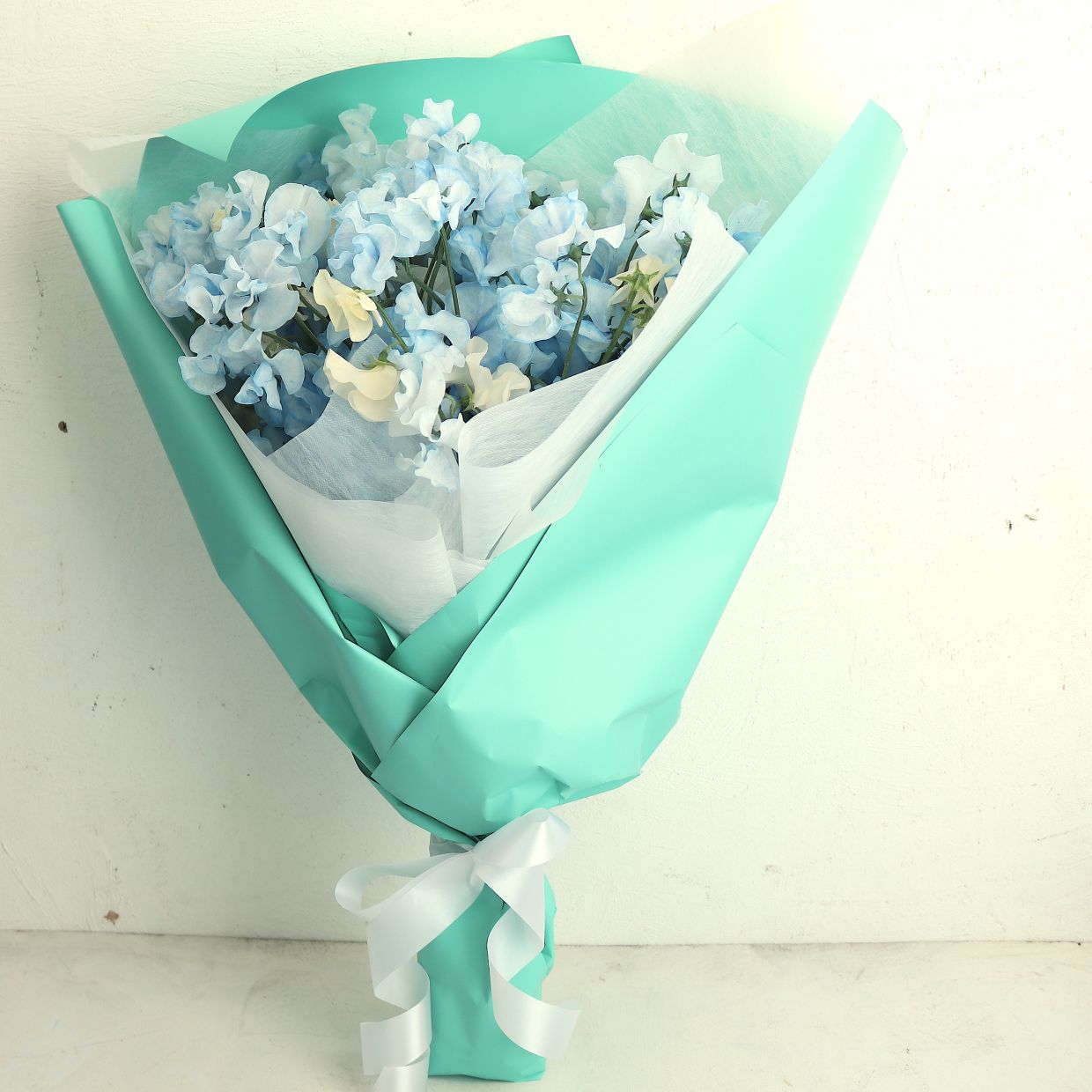 春の花束「香りのよいスイートピーの花束 そらいろ系50本」お誕生日 お祝い 卒業 入学 離職 就職 就任 Mサイズ ブーケ