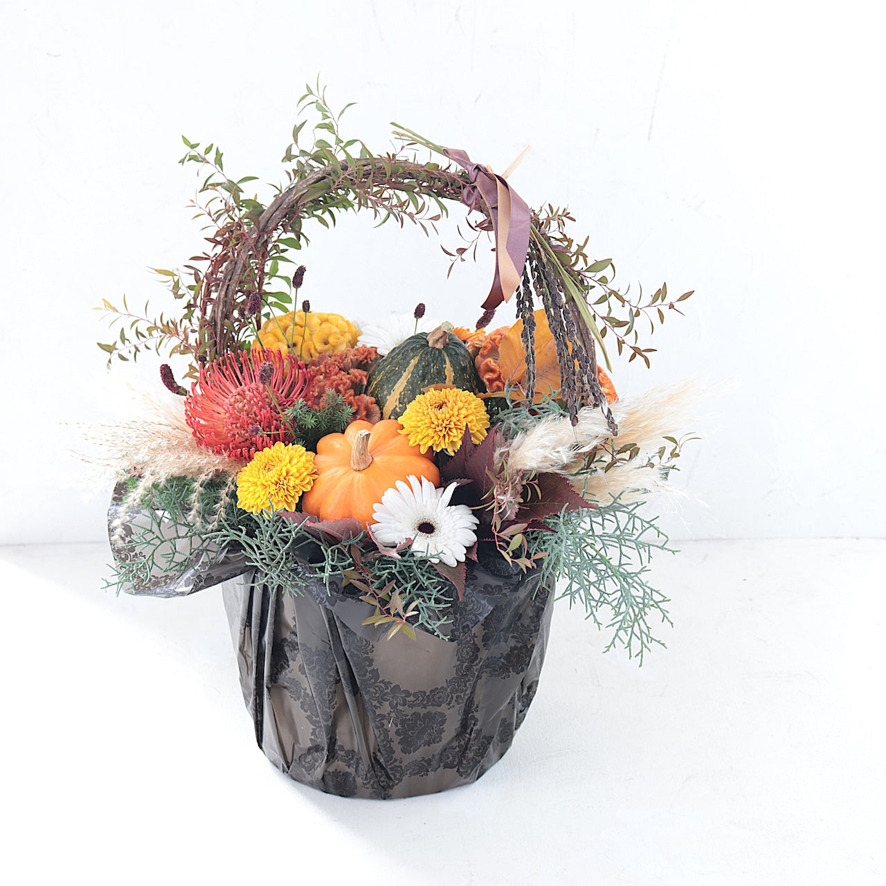ハロウィン アレンジメント「HAPPY Halloween !! ARRANGEMENT」ギフト 生花  お祝い Lサイズ 黄色オレンジ色系 13,000円（税抜）