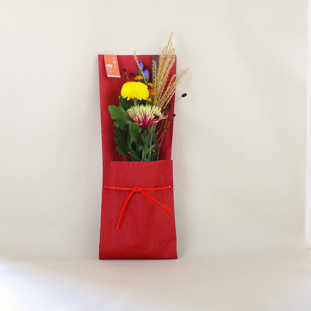 季節の花束「重陽の節句 敬老の日ギフトにもおすすめ２WAYブーケ」菊の節句 生花 お祝い ギフト Mサイズ 3000円（税抜）
