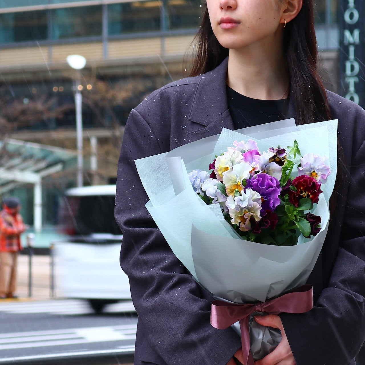 春の花束「花言葉はあなたを想う　パンジー大人紫MIX　花束」春の花束　卒業　入学　バレンタインデー　ホワイトデー　パンジー