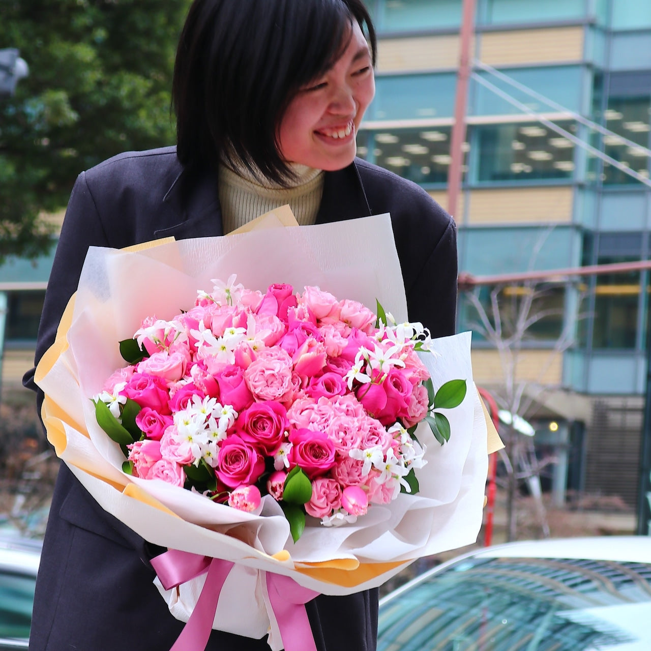 バラの花束「『うわぁっ、嬉しい！』が聞きたくて。とびきりピンクの幸せロマンチック・ローズブーケ」