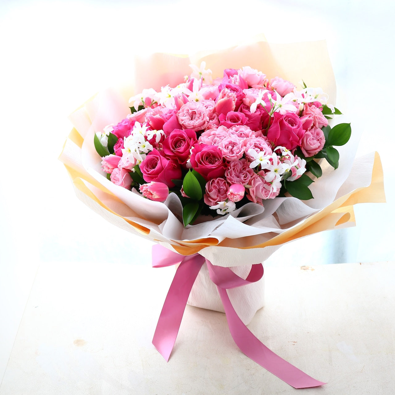 バラの花束「『うわぁっ、嬉しい！』が聞きたくて。とびきりピンクの幸せロマンチック・ローズブーケ」
