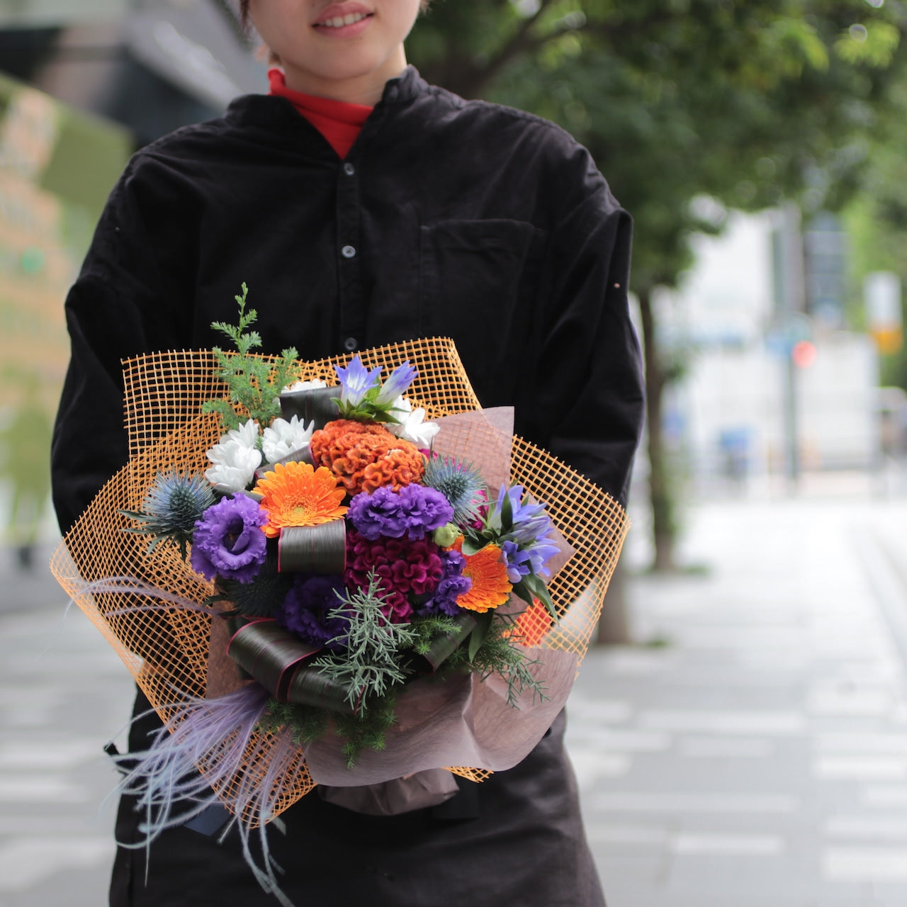 ハロウィン 花束「HAPPY Halloween !! bouquet」ギフト 生花 ブーケ お祝い Mサイズ 黄色オレンジ色系 8,500円（税抜）