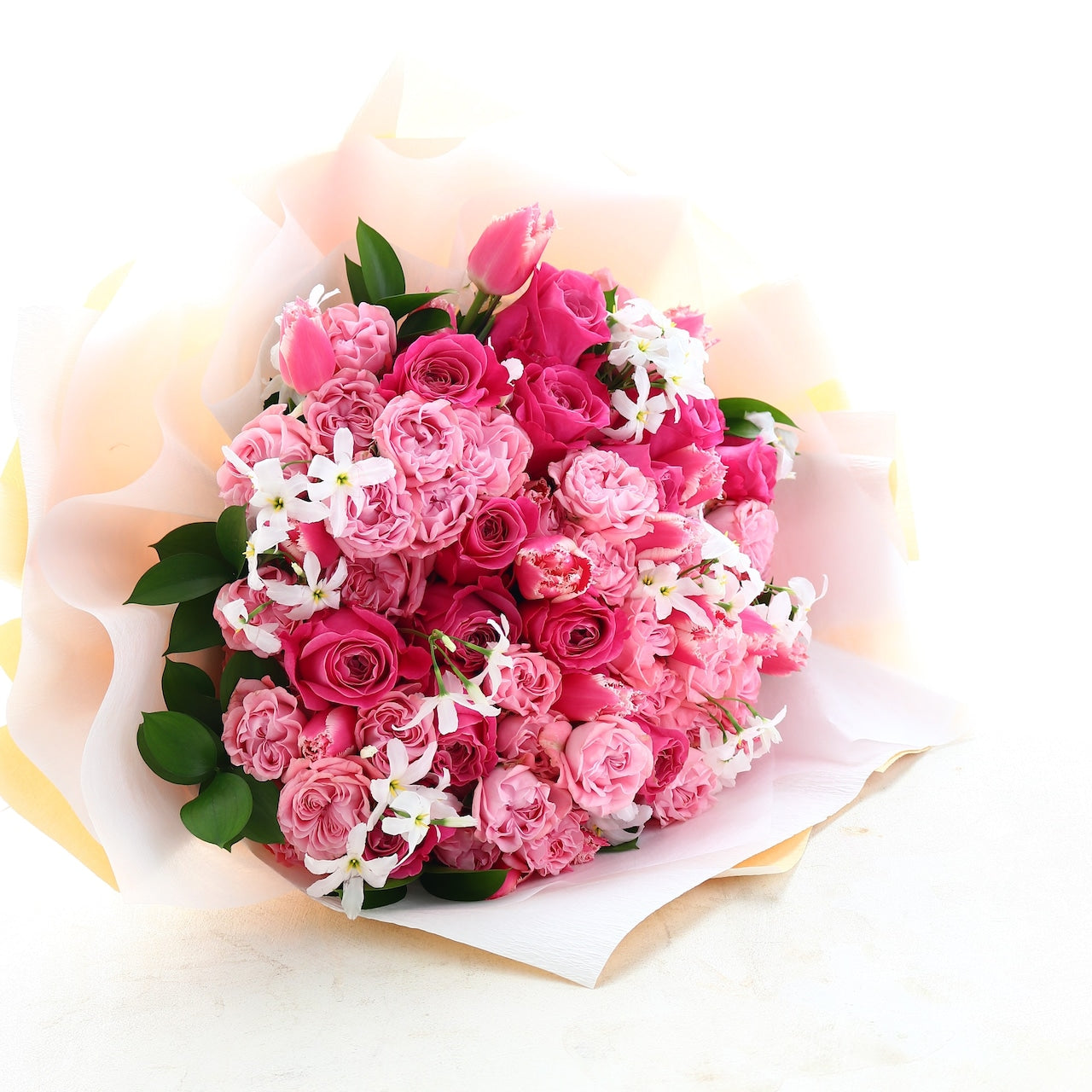 バラの花束「『うわぁっ、嬉しい！』が聞きたくて。とびきりピンクの幸せロマンチック・ローズブーケ」