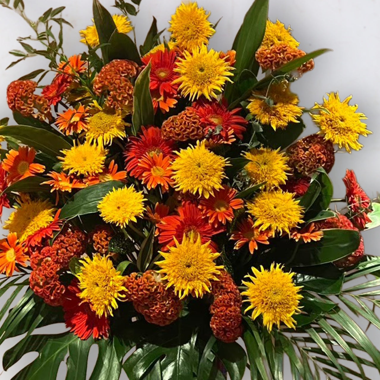 ヒマワリ　スタンド花「センス抜群！ヒマワリと赤系の花のスタンド１段」お祝い花　フラワースタンド　黄色オレンジ系MIX　１段パイプ　開店祝い　開業祝い　ひまわり　スタンドフラワー