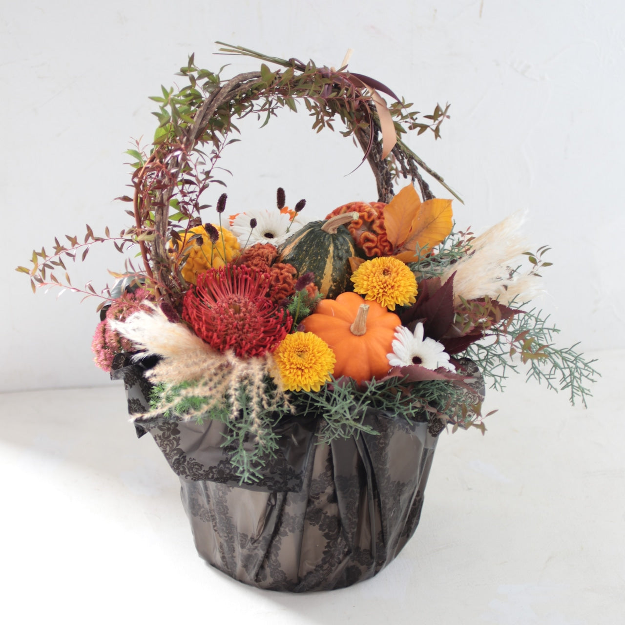 ハロウィン アレンジメント「HAPPY Halloween !! ARRANGEMENT」ギフト 生花  お祝い Lサイズ 黄色オレンジ色系 13,000円（税抜）