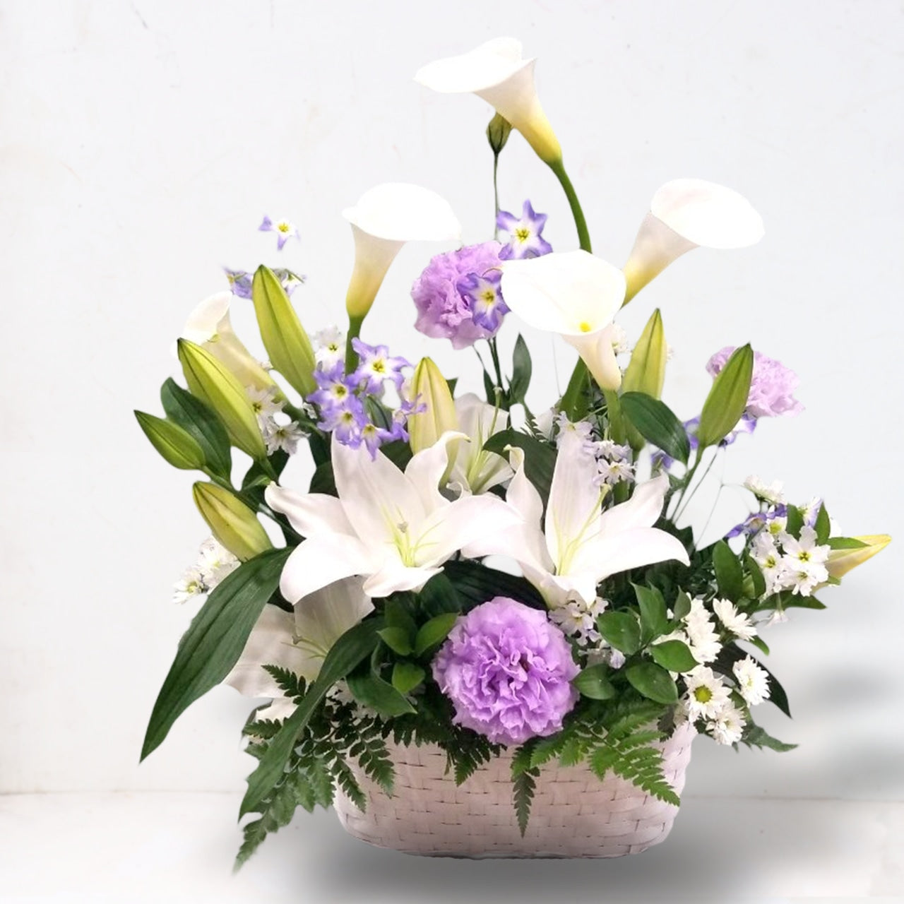 御供花　アレンジメント「白いユリとカラーと紫のトルコギキョウお供え花」Lサイズ　ユリ　カラー　トルコギキョウ　ホワイト　グリーン　15000円（税別）