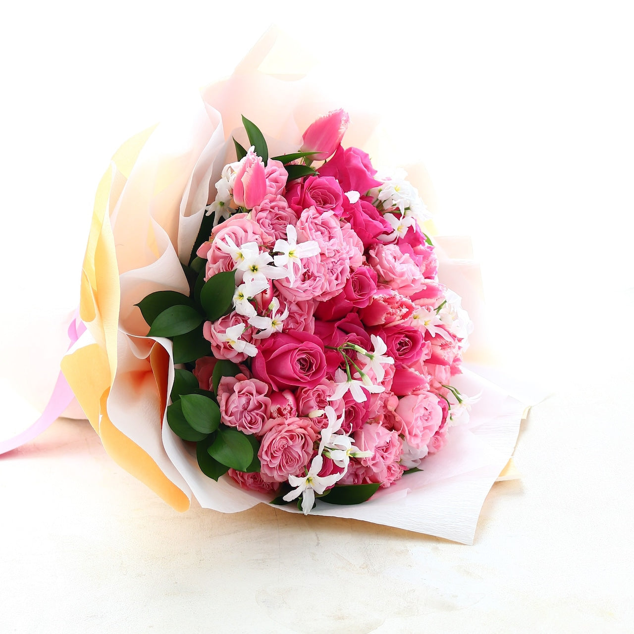 バラの花束「『うわぁっ、嬉しい！』が聞きたくて。とびきりピンクの幸せロマンチック・ローズブーケ」