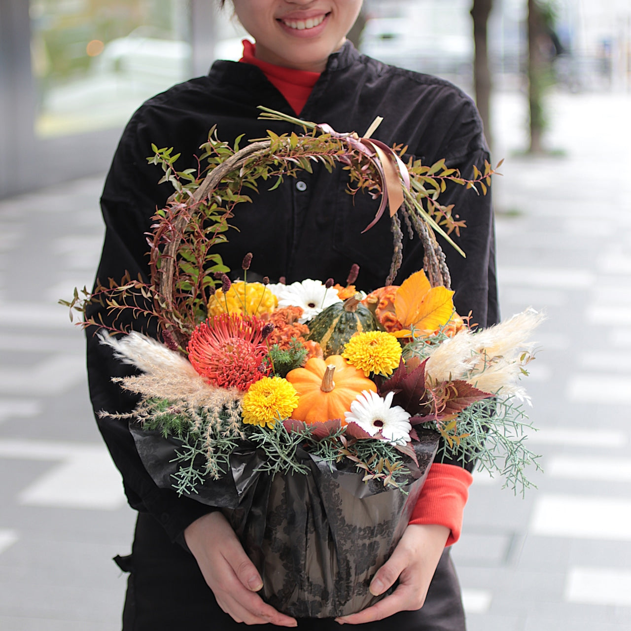 ハロウィン アレンジメント「HAPPY Halloween !! ARRANGEMENT」ギフト 生花  お祝い Lサイズ 黄色オレンジ色系 13,000円（税抜）