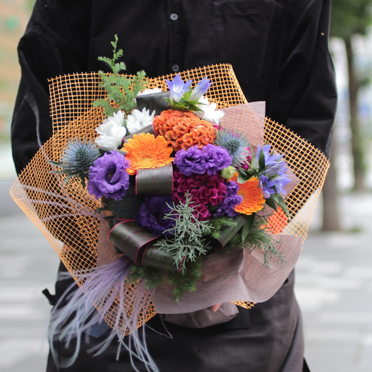 ハロウィン 花束「HAPPY Halloween !! bouquet」ギフト 生花 ブーケ お祝い Mサイズ 黄色オレンジ色系 8,500円（税抜）