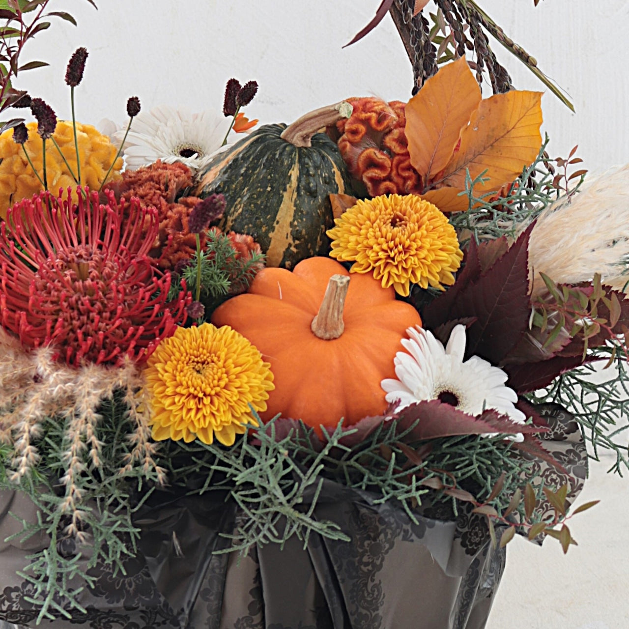 ハロウィン アレンジメント「HAPPY Halloween !! ARRANGEMENT」ギフト 生花  お祝い Lサイズ 黄色オレンジ色系 13,000円（税抜）